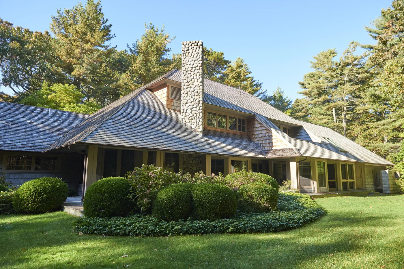  Side view of house in the Hamptons by residential architect Ernest Schieferstin. 