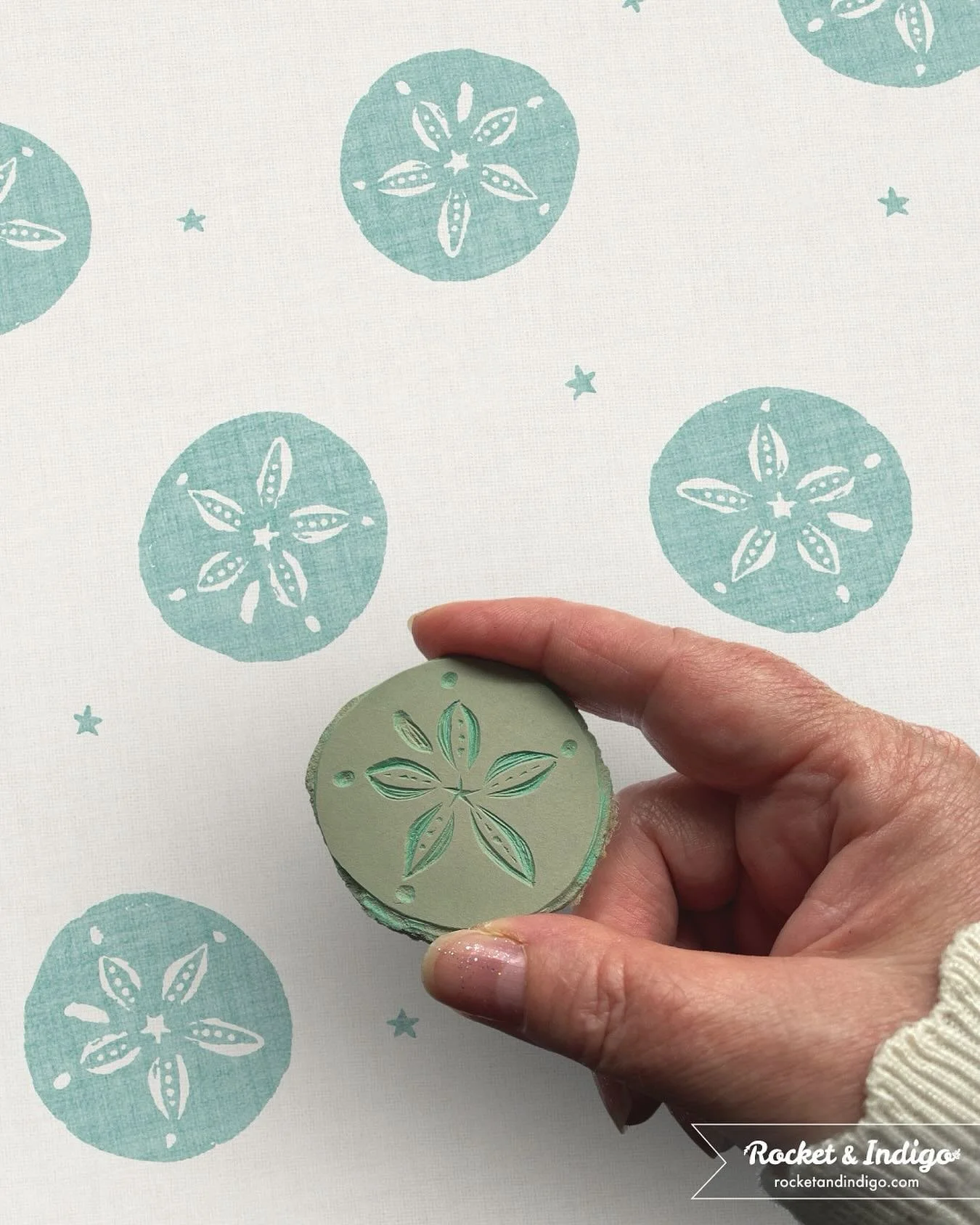 ✨ From linocut to Spoonflower! 
Back in 2017, I started experimenting with linocut printing and created this little sand dollar stamp. I hand-printed it onto fabric just for my own sewing project, but it&rsquo;s been tucked away&hellip; until now (8 