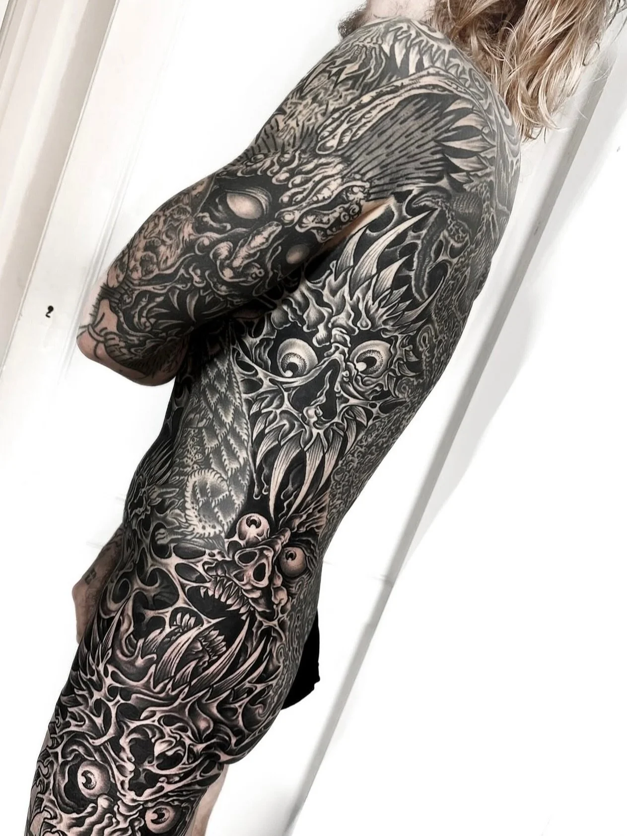 Incredible detail on this ongoing body suit by @rafeldelalande 

Done using @lotusneedles

The highest quality Japanese surgical grade 316L steel 
99.5% perfection rate
By tattooers, for tattooers 

www.lotusneedles.com

🪷CARTRIDGES AVAILABLE NOW, l
