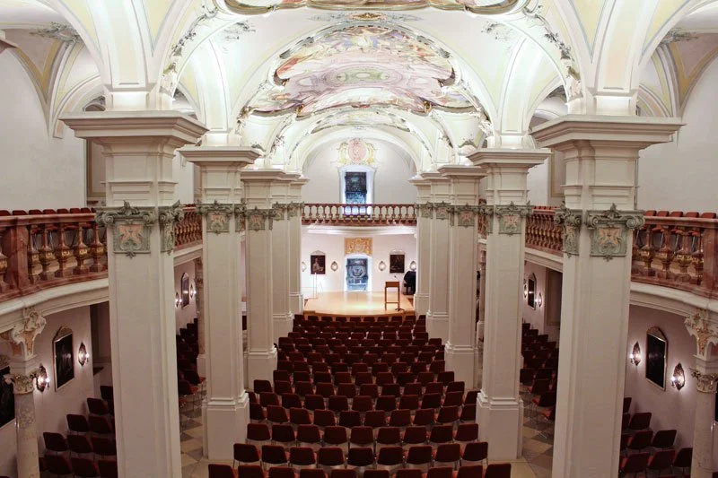 Polling - Bibliotheksaal