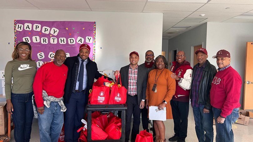 Yesterday, Senator Antonio Hayes and I joined our fellow brothers of the Baltimore Alumni Chapter of Kappa Alpha Psi with Delegate Melissa Wells for an annual turkey giveaway at Robert W Coleman Elementary School. We distributed produce boxes and tur