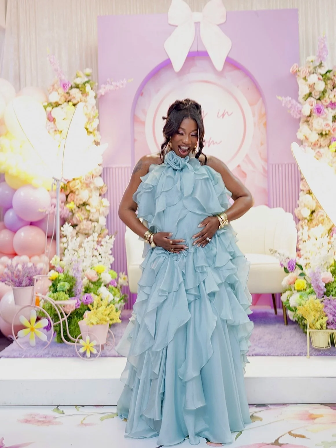 Baby Spence in Bloom🌸🌺🌼🌹

This past weekend our family and friends came from near and far to help us celebrate our baby girl. We are so grateful for a loving and supportive village. Every prayer, every hug and beautiful encouragement filled our h