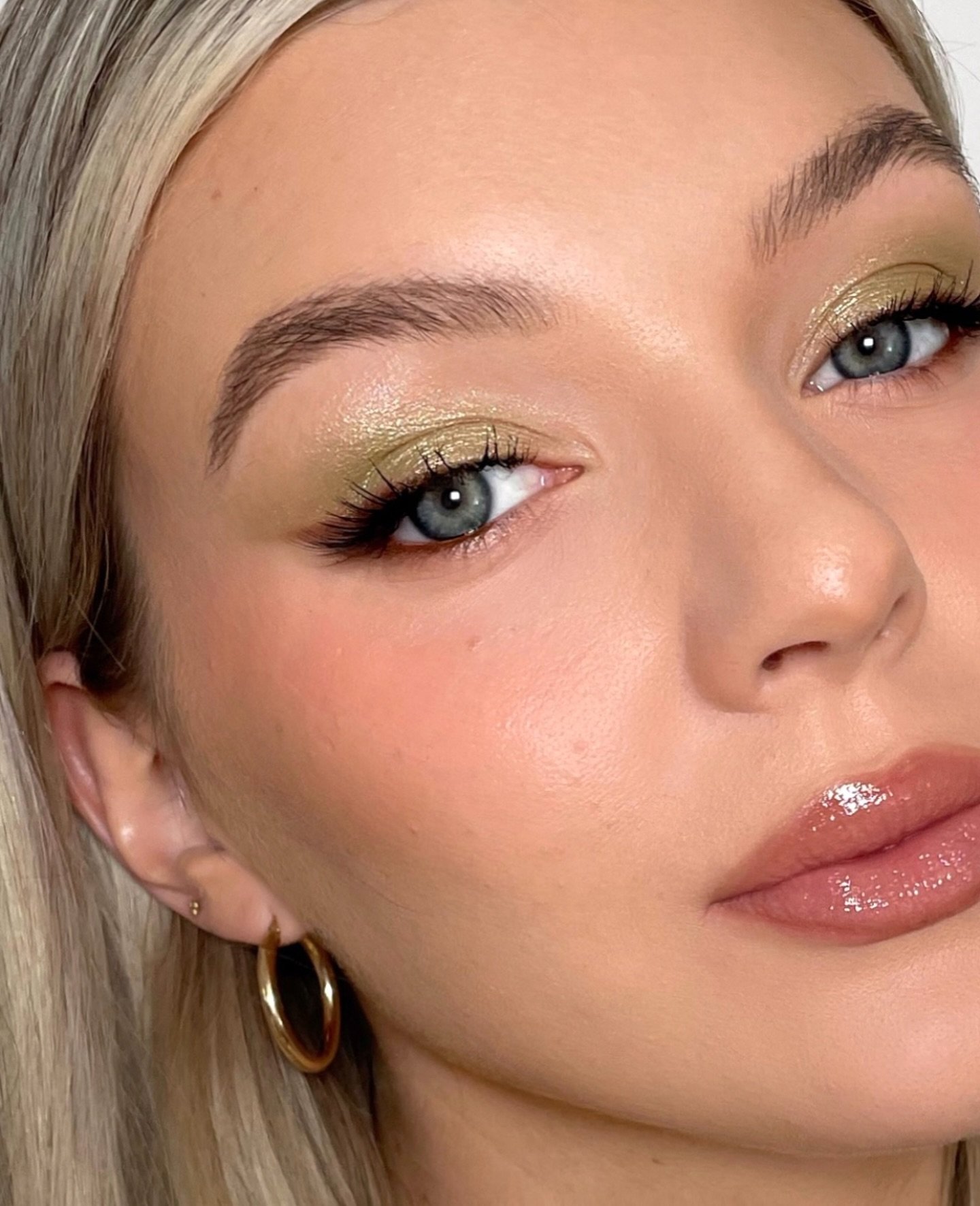 A pop of colour 💚

Available for event makeup bookings til August. 
Available for bridal bookings til April 2026.

I will be on mat leave 18.8.25-31.10.25

Enquire via link in bio 

#dmvmakeupartistry #makeupartist #melbournemakeupartist #melbournem
