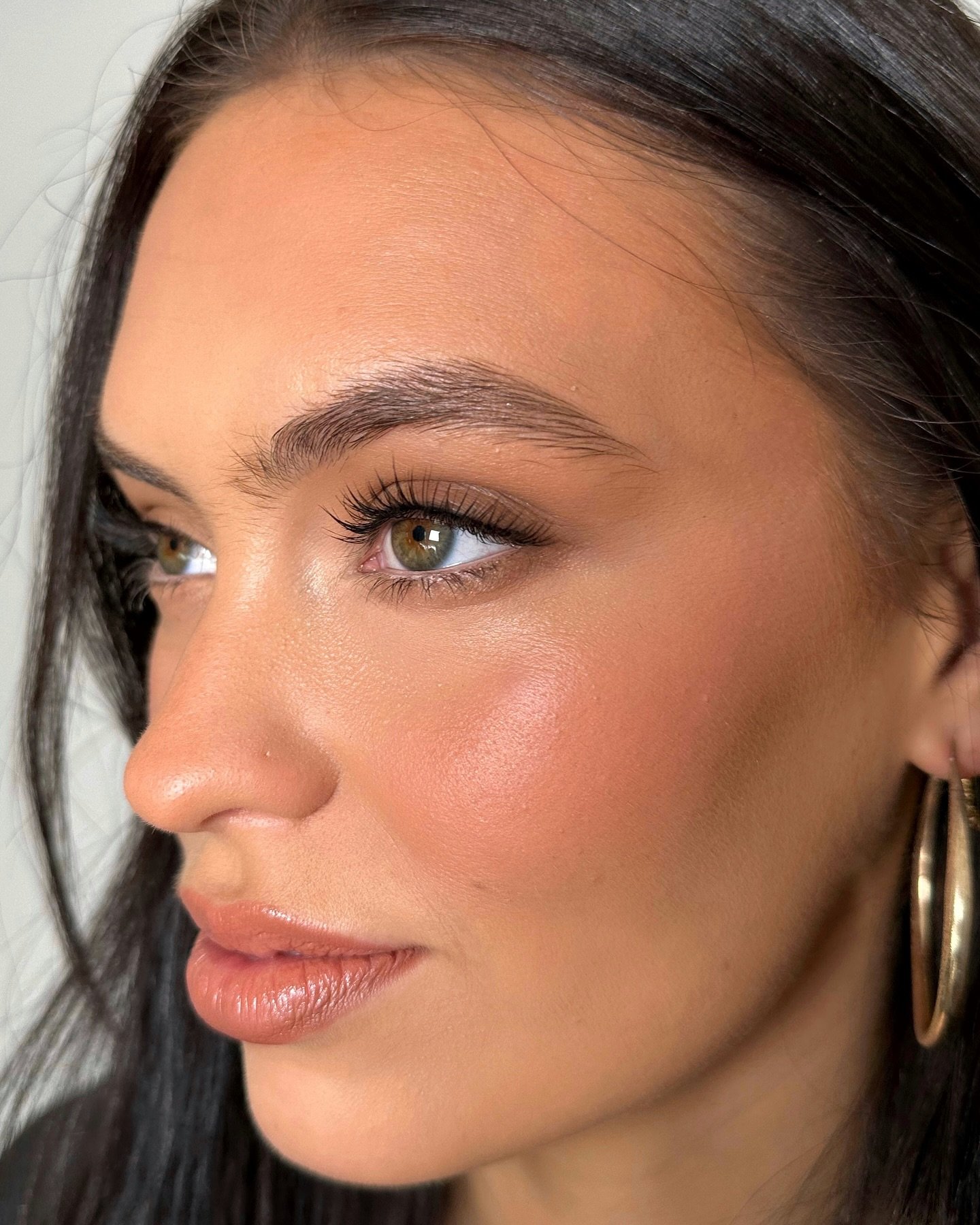 Soft brown smokey &amp; roses cheeks for my forever muse @staceyflemingg 

#dmvmakeupartistry #softbrown #bridalmakeup #makeupartist #melbournemua #melbournemakeupartist #inbeautmag #sodaonmylips