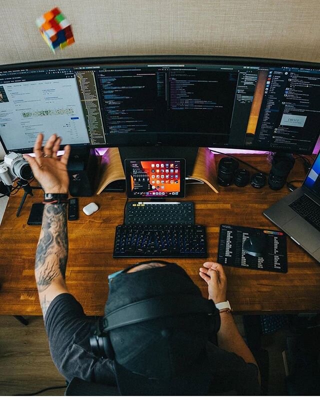 Happy Monday to all of the #remote, and newly remote, workers out there right now. .
.
.
sweet photo: @thedevlife 
#remote #bookkeeper #inbend
#fortheselfemployed #smallbusinesses