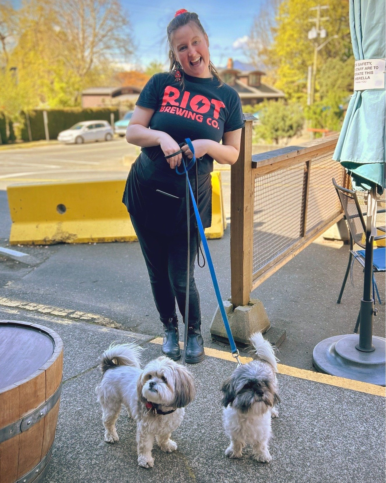 Vee hanging out with Carl &amp; Daisy on the patio 🐶💙 

We're hoping for a long (and pup-filled) patio season ahead!

.
.
.
.
#comoxvalleybrunch #yqqfoodies #comoxbc #downtowncomox #explorecomoxvalley #brunchgoals #comoxbrunch #comoxrestaurant