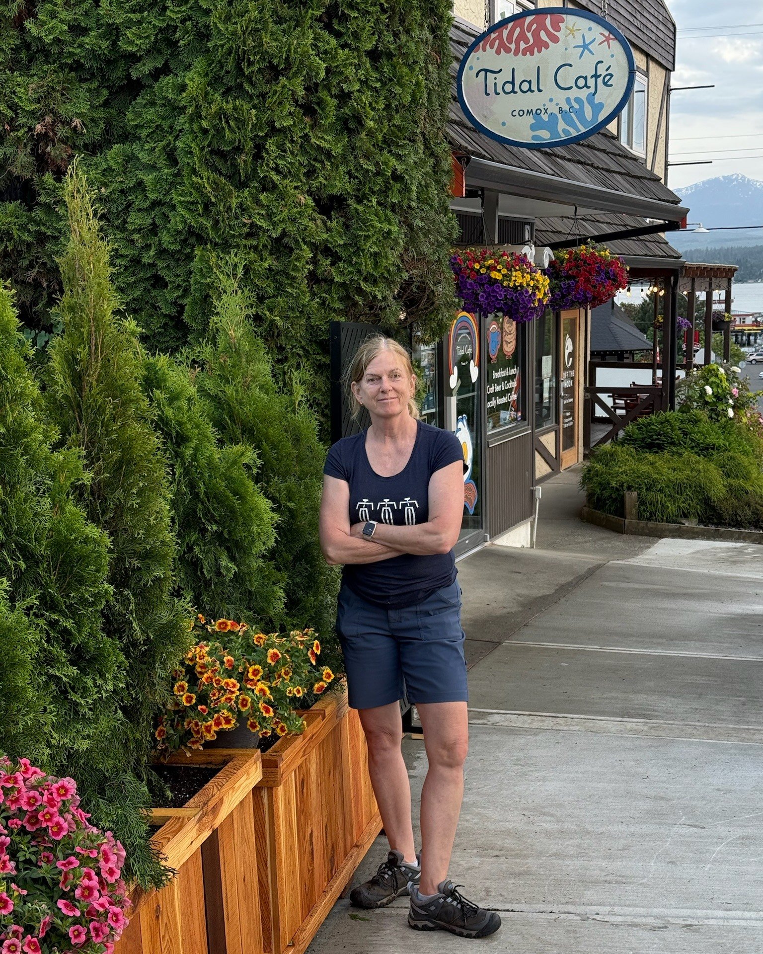 How are we ringing in the First Day of Summer? By planting the cedars for our awesome patio! Summer is in full bloom and so are we 💐

.
.
.
.
#FirstDayofSummer #Comox #DowntownComox #ComoxValley #comoxbrunch #explorecomoxvalley #comoxvalleytourism #