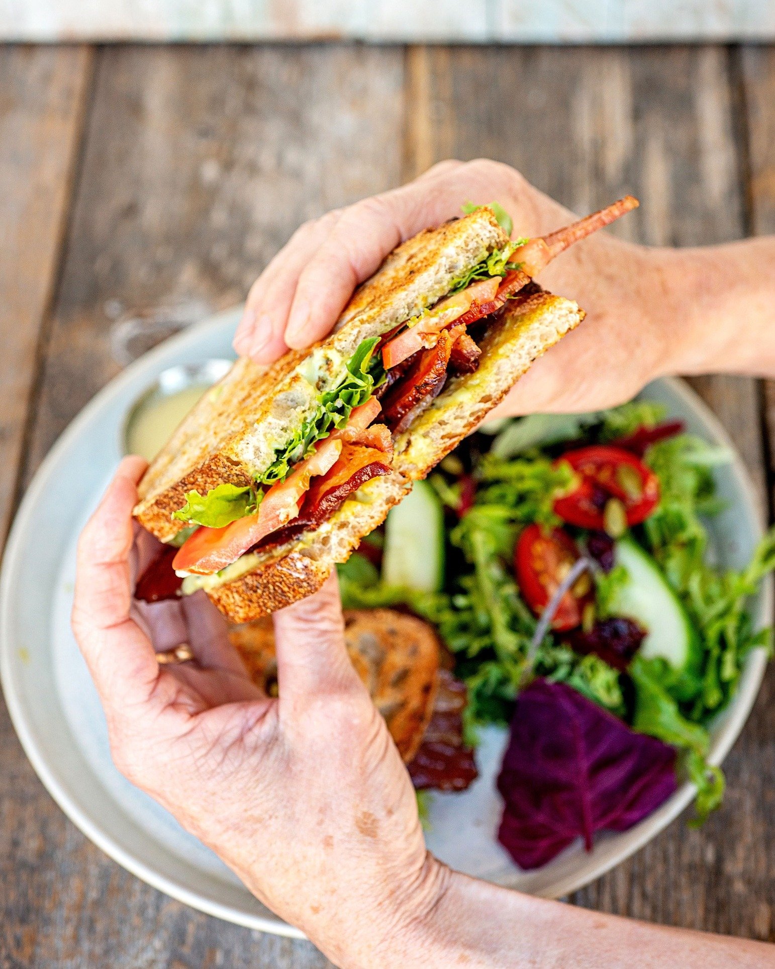Looking for lunch inspiration? 👀🥓 

A Grilled BLT with four slices of double-smoked bacon and basil aioli sounds prettyyyyy good right about now... plus, it's smothered between two slices of @honeygrovebakery sourdough. 

We're open until 2pm (and 