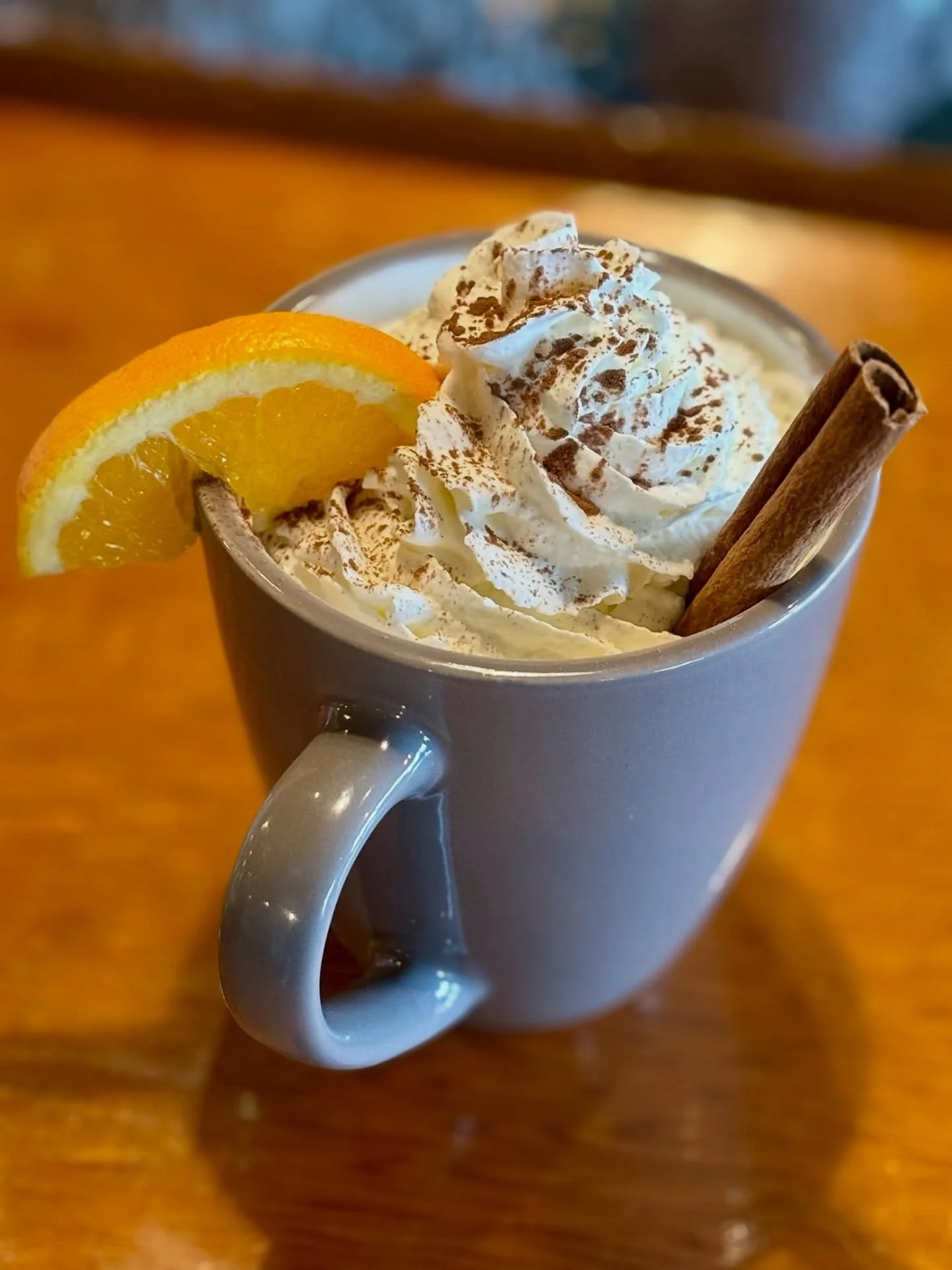 The Island Taste Trail is back! 🍂💙 And we have a perfect feature for the season: Hot Apple Pie Cider and a Chipotle Maple Bacon Benny ☕️🥓

Featuring amazing local suppliers such as @waywarddistillery @islandorchard @stonehouseteas @redbarnmarkets 