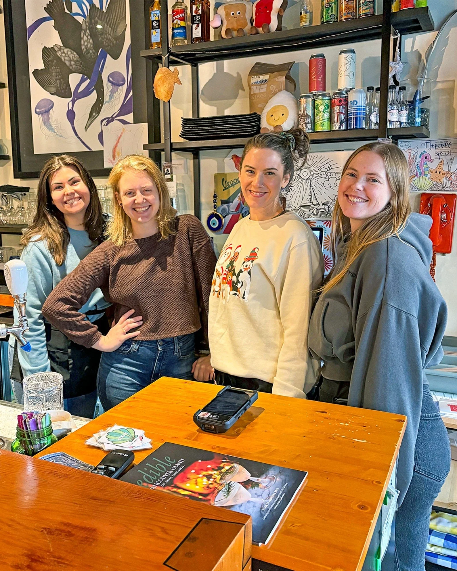 The faces behind your favourite brunch 🌊🥞👯 

Come visit the Tide Pool this weekend!

@downtowncomox @tourismcomoxvalley 
.
.
.
.
#comoxbrunch #tidalcafe #tidalcafecomox #downtowncomox #explorecomoxvalley #comoxvalleytourism #comoxvalleybrunch #com