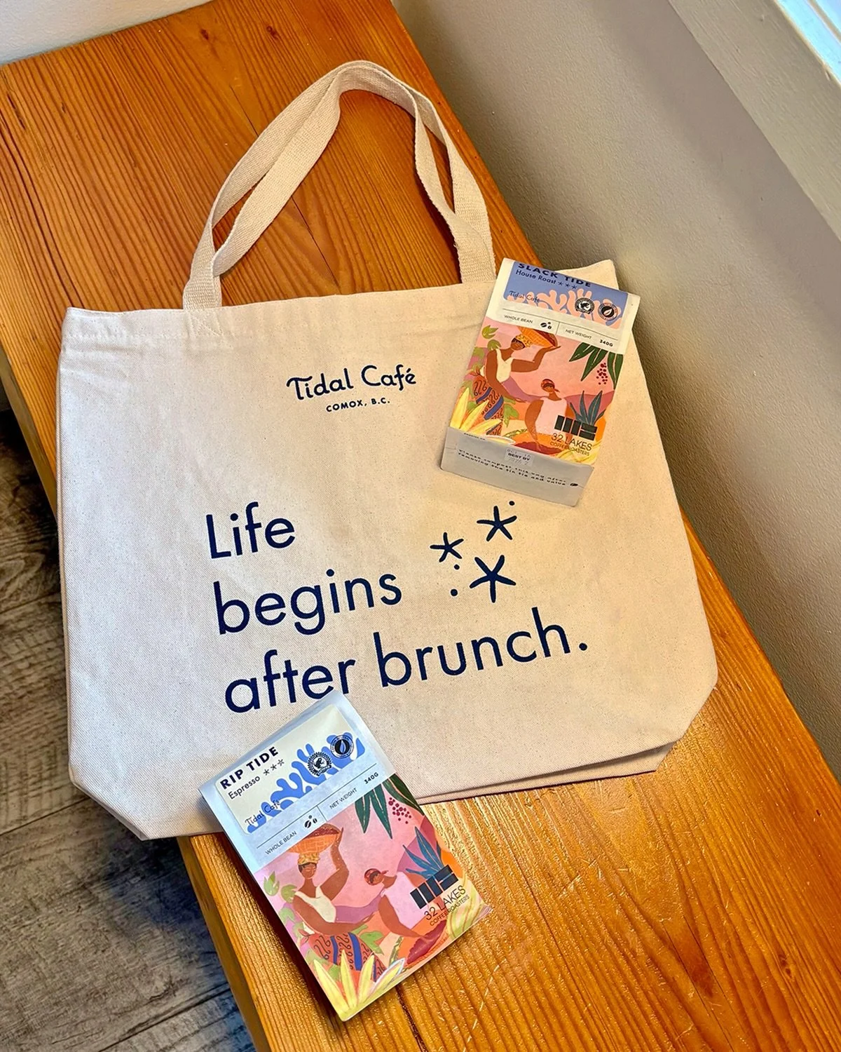 Today is the last day before Christmas to get all your Tidal Caf&eacute; goodies!! Brunch + Christmas shopping done all in one go&hellip; that&rsquo;s a holiday miracle 😉🎁

Check out our &lsquo;Life begins after brunch&rsquo; tote bag, camping mug,