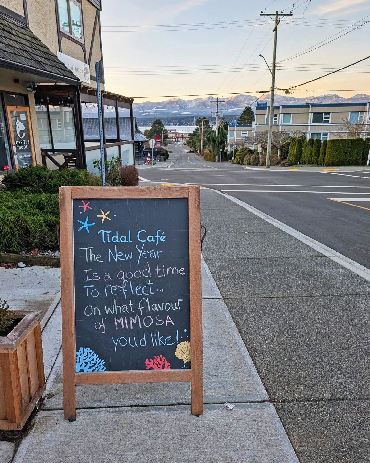 The New Year is for reflecting&hellip;
Mostly on what flavour of mimosa you&rsquo;re ordering 🥂

Join us for brunch in Comox!

.
.
.
.
#ComoxValleyBrunch #ComoxBrunch #VancouverIslandEats #mimosas🍾