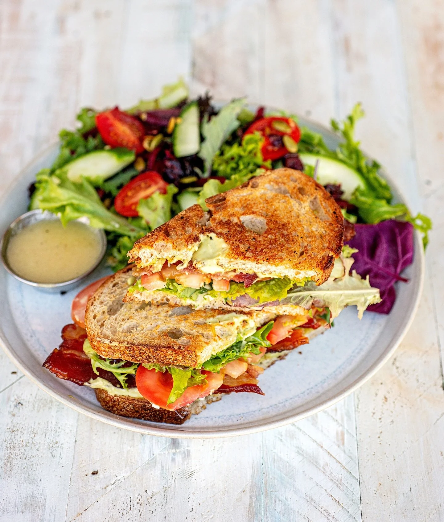 Consider this your sign to order a BLT. 🥓

Tomato, lettuce, 4 slices of double smoked bacon from @redbarnmarkets , and basil garlic aioli... really, a dream come true! 💭🥪

📸 @danikasea 

.
.
.
.
#sandwichgoals #blt #bacon #comoxbrunch #comox [van