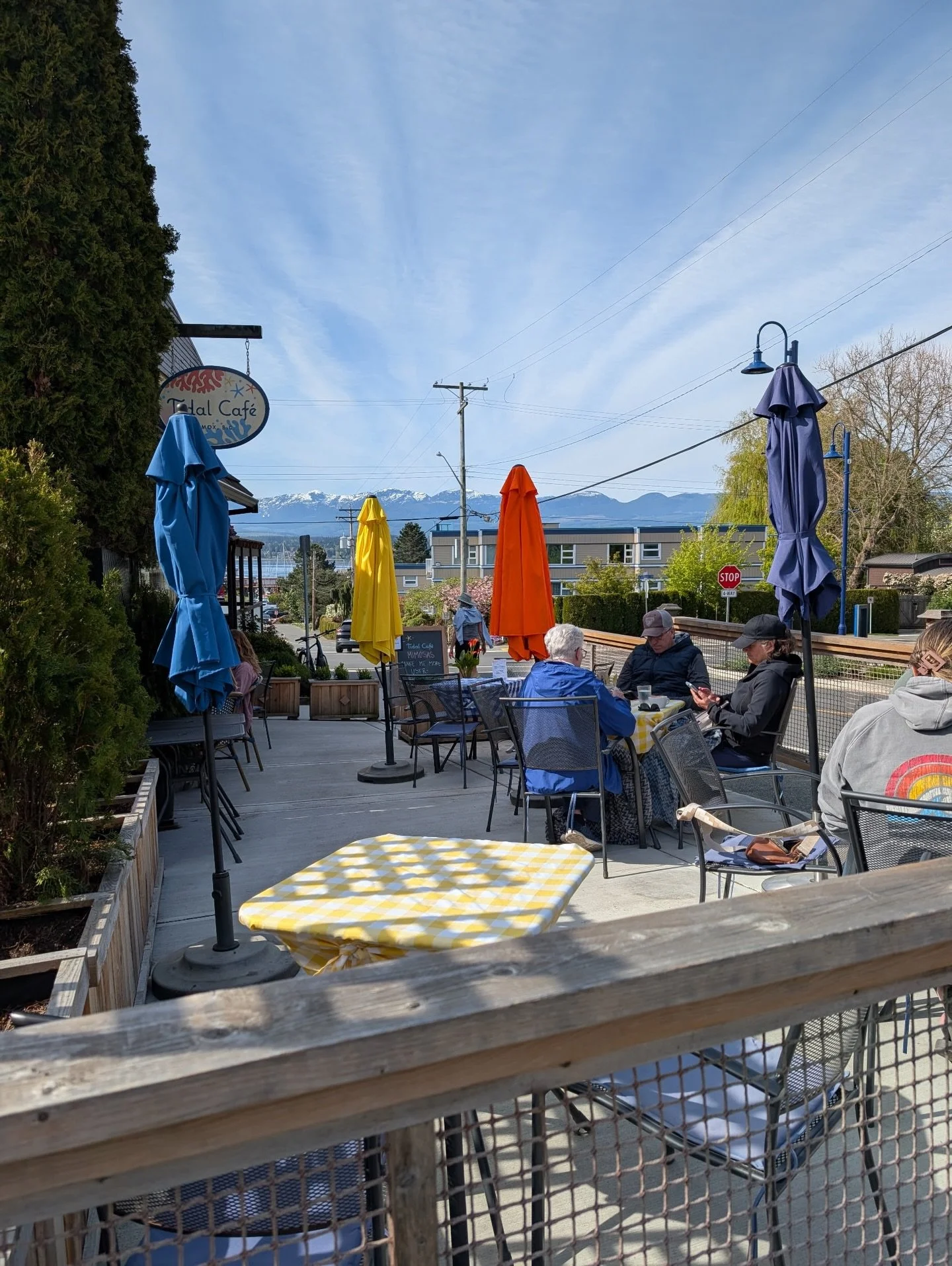 The patio is OPEN this weekend!! ☀️💙 Come enjoy some sunshine and brunch, reminder that our patio is dog-friendly! 🐶

.
.
.
.
#comox #comoxbrunch #downtowncomox #vancouverislandbrunch