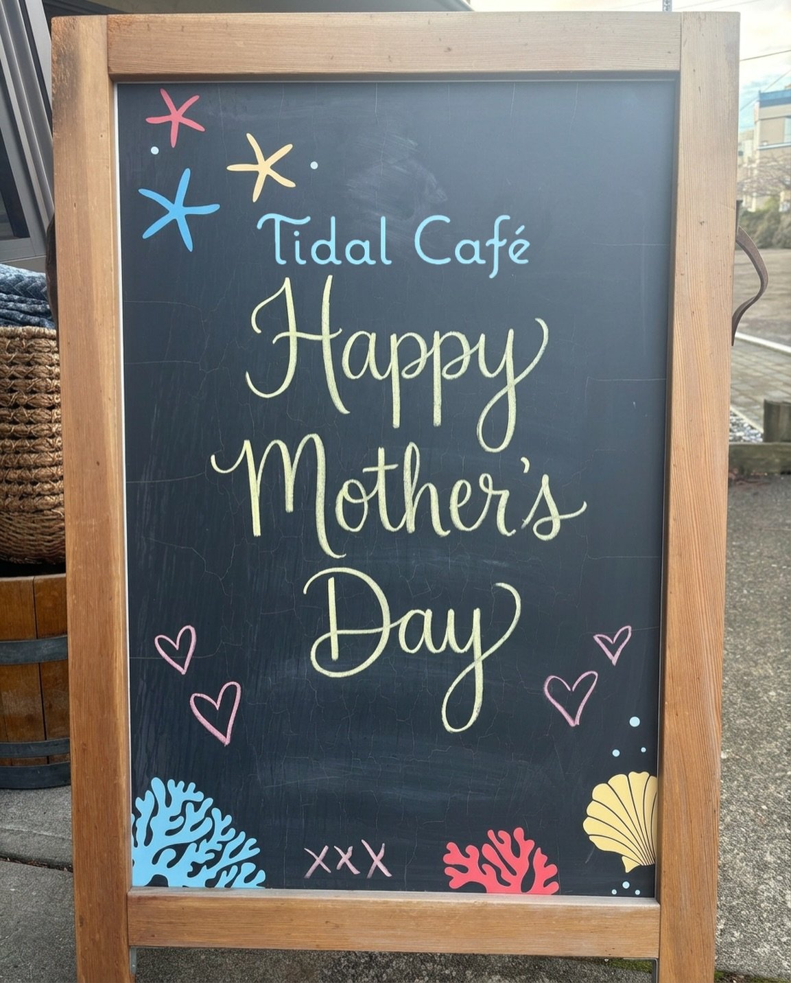 Happy Mother&rsquo;s Day! 💙💐

To the moms who do it all (and somehow still make it look easy) -we see you 💛

We hope your day is filled with good coffee, great food, and the people you love most!

.
.
.
.
#mothersday #mothersday2026 #tidalcafe #do
