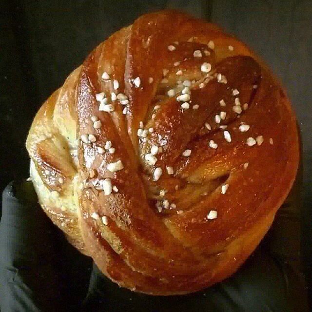 Vegan Kanelbullar Day! Vegan Sour Cherry Scones too! At Ugly Duck Coffee.
.
.
.
.
.
#ROC #rocvegan #rocny #rochestervegan #roceats #rocfoodies #veganroc #veganpastries #veganscones #vegankanelbullar #korvapuusti #fika #sourcherry #microbakery #ea#eat