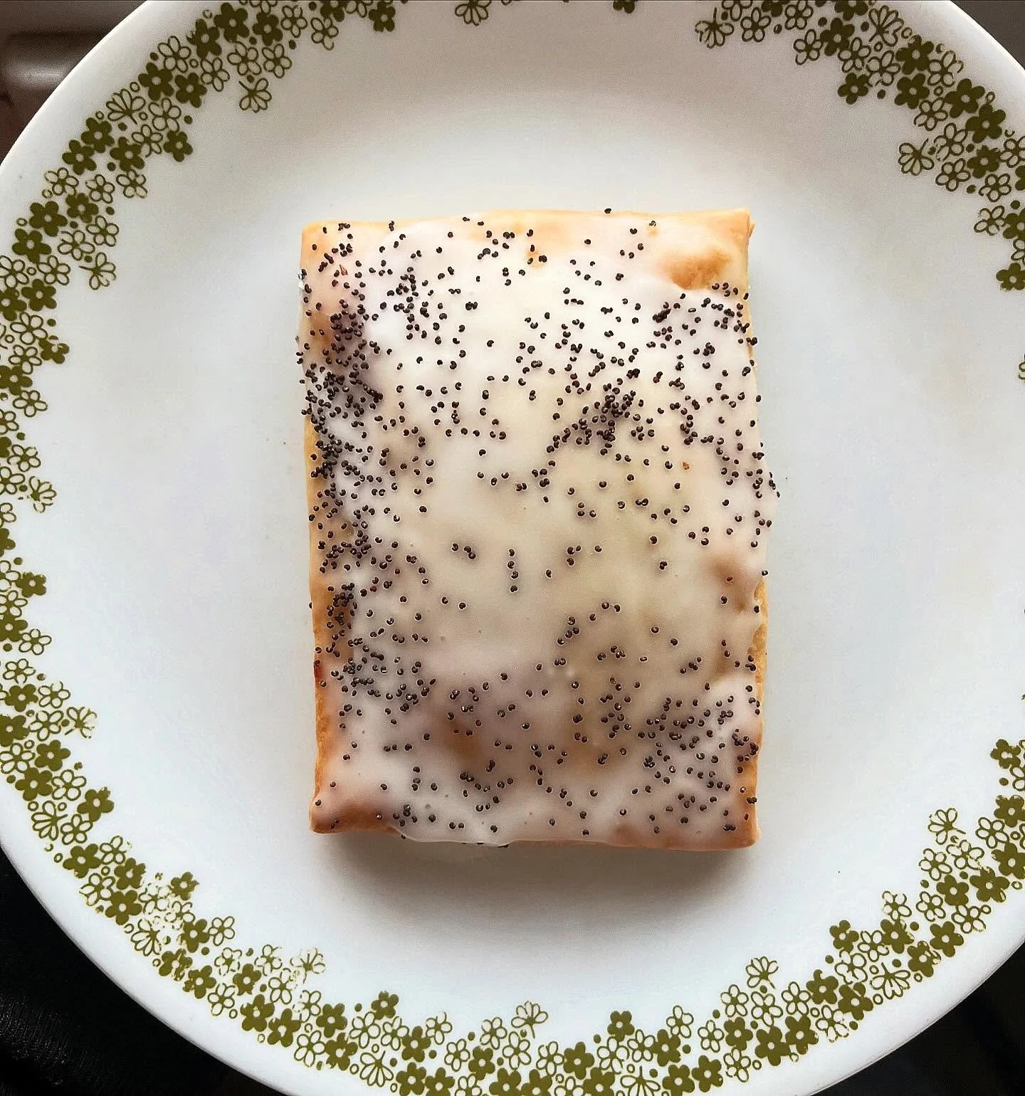 Good Morning!
Ugly Duck has Vegan Lemon Poppy Pop Tarts right now!! AND Littlehouse, Clownboy, and Siren and The Sea have all been restocked!
.
.
.
.
.
#lemonpoppy #veganbaking #vegan #supportsmallbusinesses❤️ #eatoocal