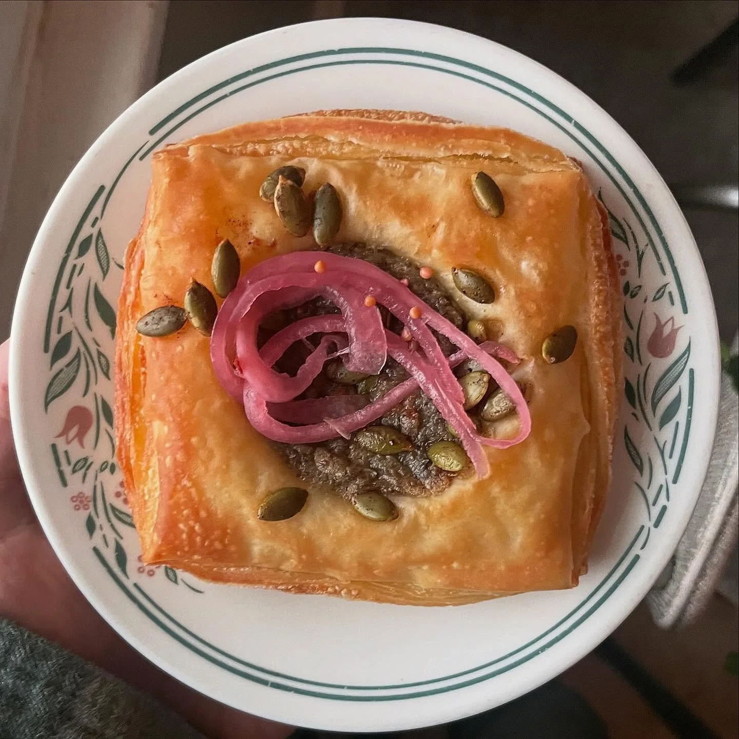 Good Morning! Savory Alert!
Ugly Duck is stocked up with Vegan Sunchoke Puree, Pickled Onion, and Pepita Danish!!
Get it
.
.
.
.
.
#viennoiserie #handlaminated #sunchokes #vegan #eatlocal