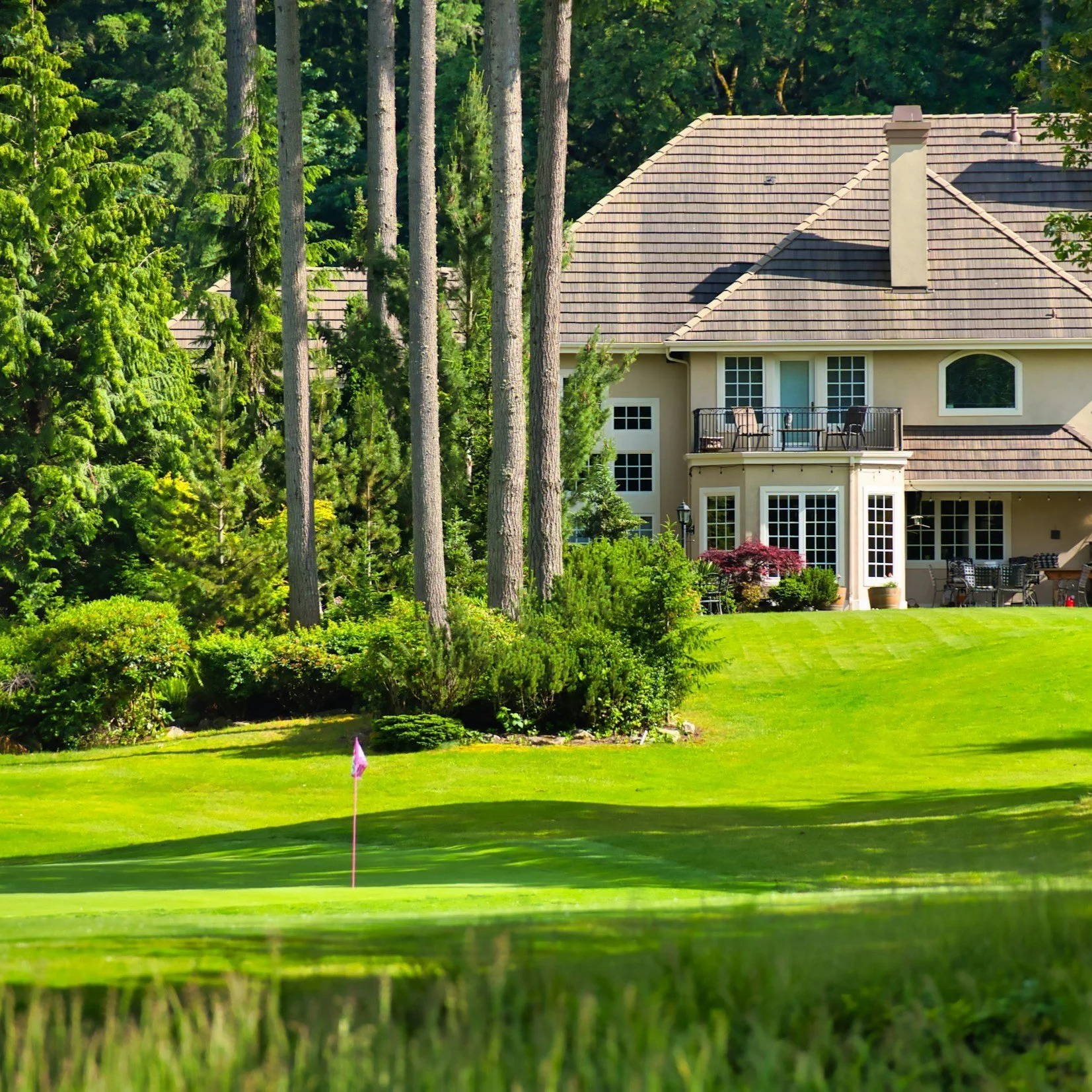 Bringing the Golf Course Home with Synthetic Putting Greens