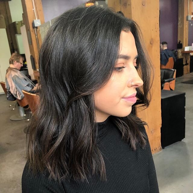 Anyone else have great intentions of posting more on IG???? Yep. Me. I did. Yesterday I thought I&rsquo;d do a story of my day..... I failed lol.😖⁣⁣
⁣⁣
So here&rsquo;s a pic of my first clients big chop ✂️ We toned her old balayage to a soft brown s