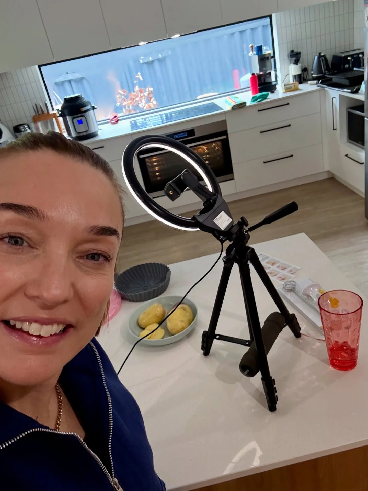 Having some fun in the kitchen on this rainy day ☔️ Testing some fun gadgets with local @wapotatoes_ 👏🏼 🥔

#WAPotatoes #BuyWestEatBest #Potatoes #Cooking #Fun