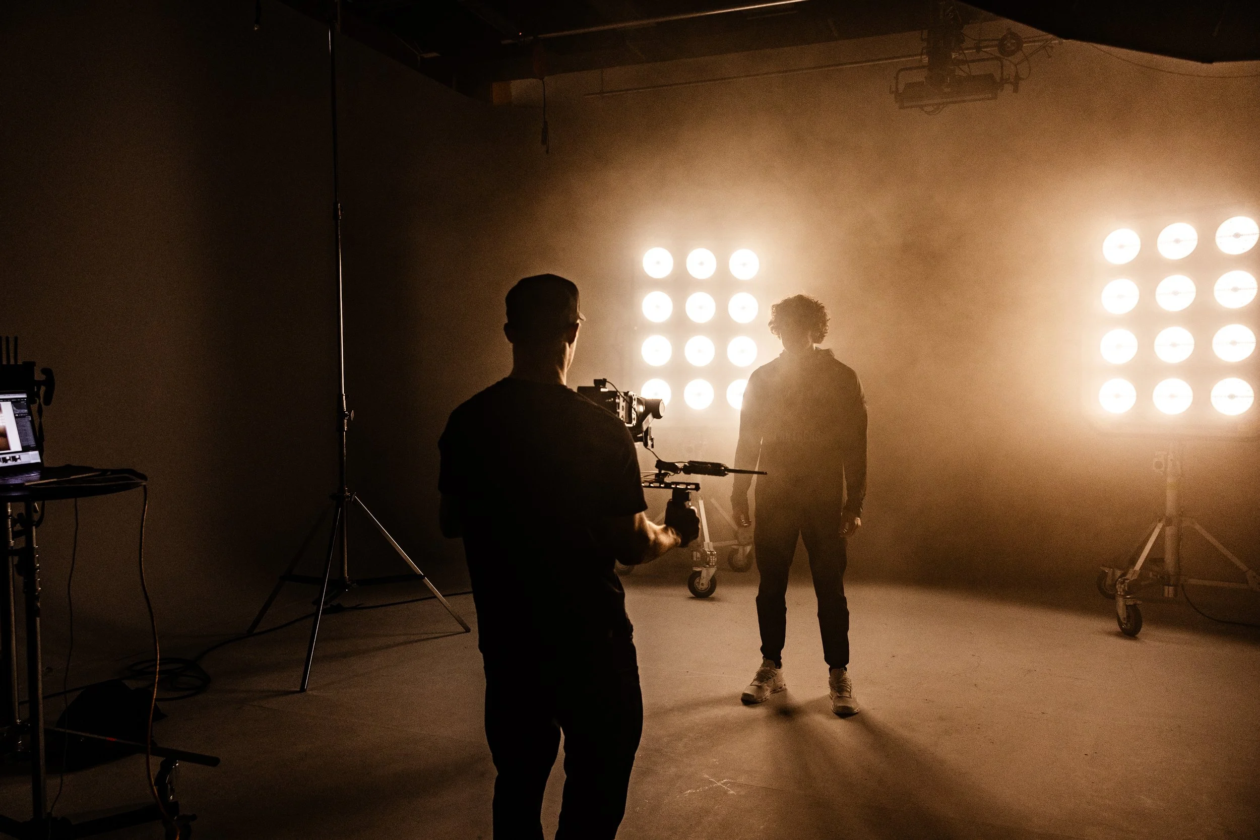 23-11-28-Flow-Studios-UNRL-422.jpg