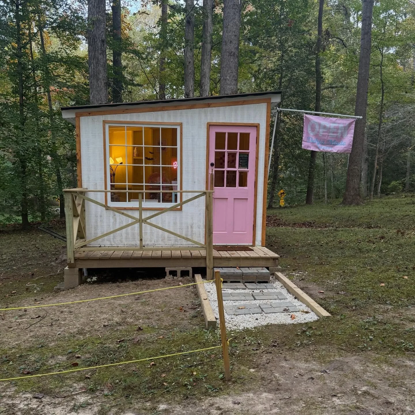 Hello, hi! I have a lot of new followers so I thought a little bakery introduction is well overdue. 
I am Dehja and I am the person behind Dehja Made. I make custom cookies as well as operate my roadside bakery every Saturday and Sunday. 
The bakery 