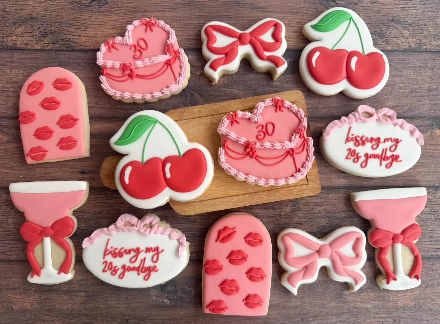 Goodbye 20s hello 30s! 💋😘❤️🍒🎂
#chesterfieldva #midlothianva #cookier #decoratedcookies