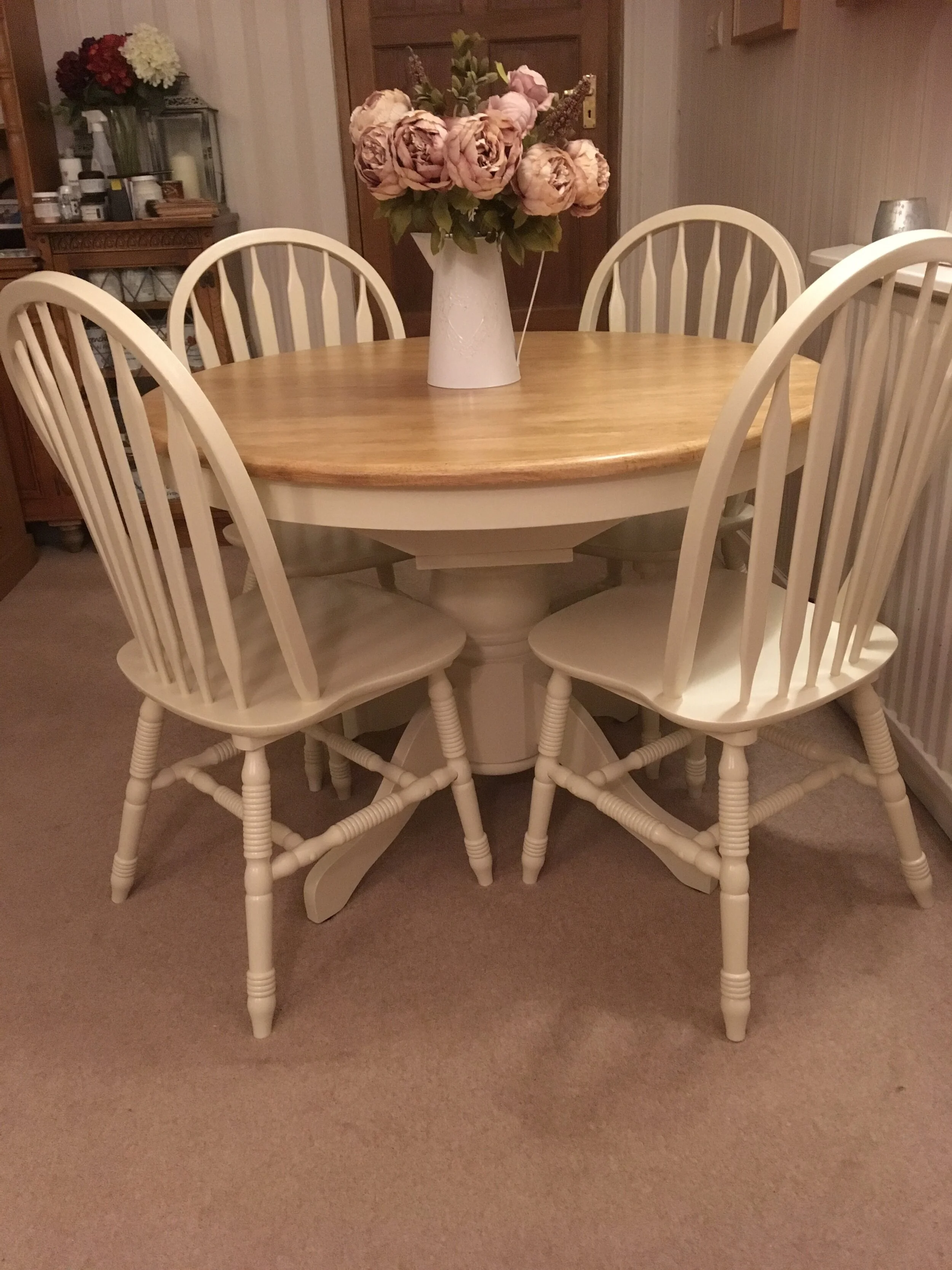 cream round extendable table and chairs