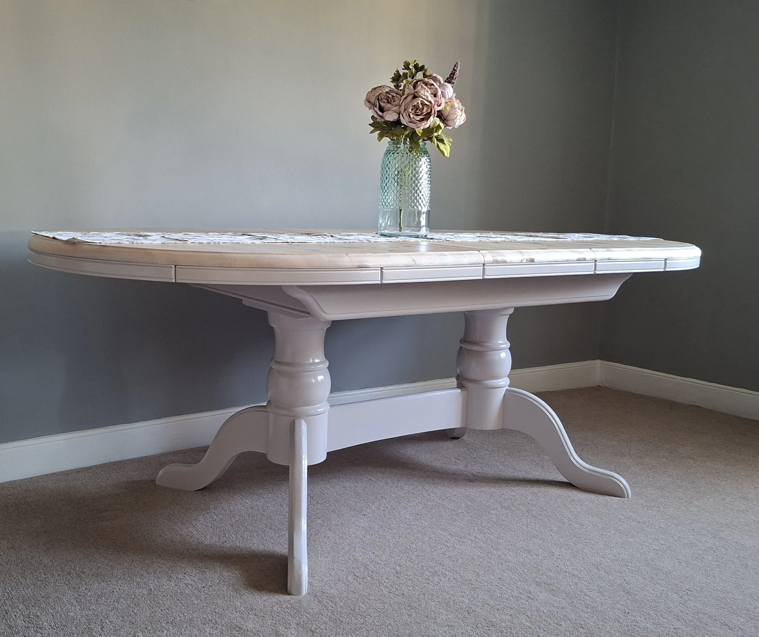 Large pine oval extendable table