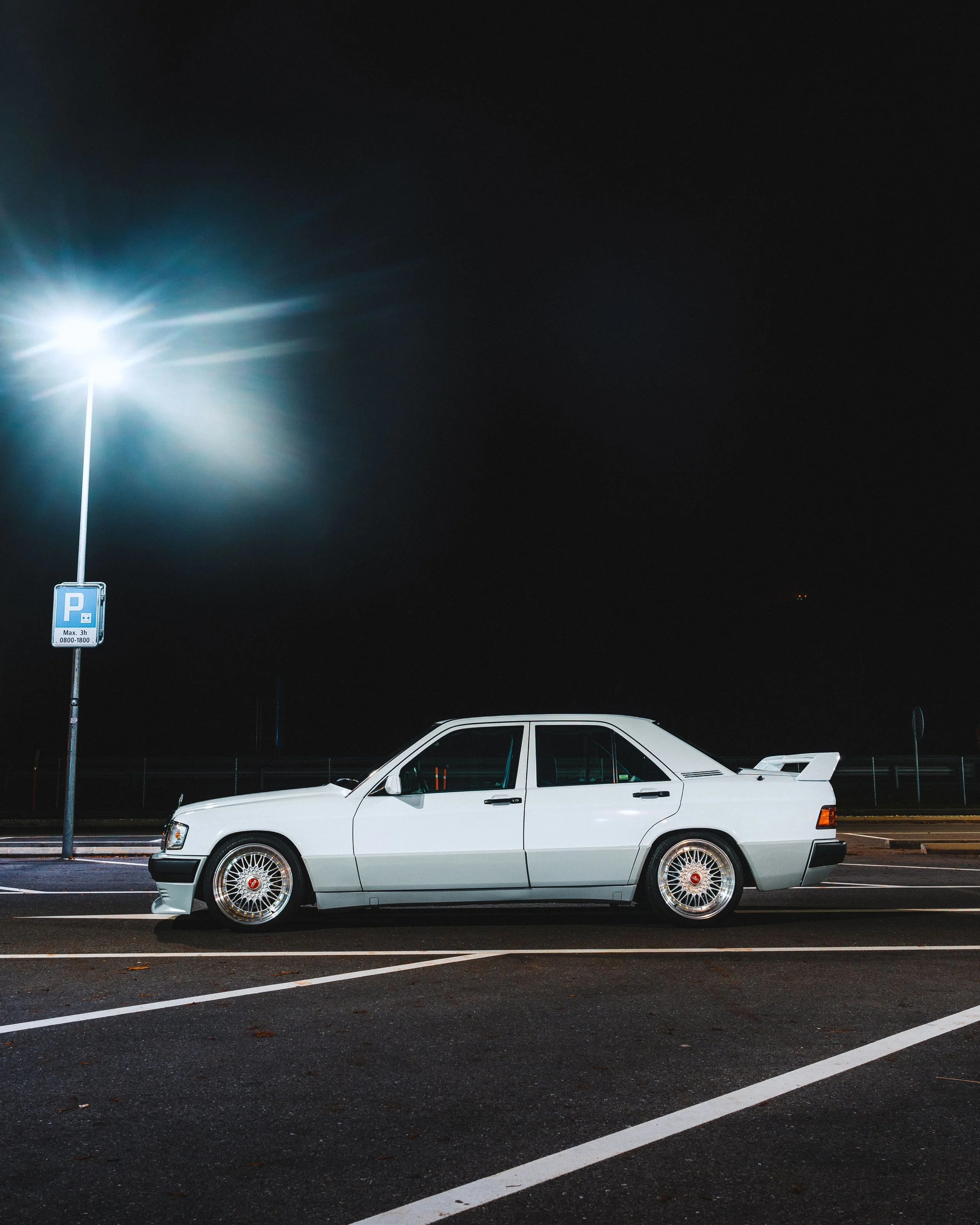 2022_12_02-Mercedes_190E-Parking_Agip_Yvorne-10.jpg