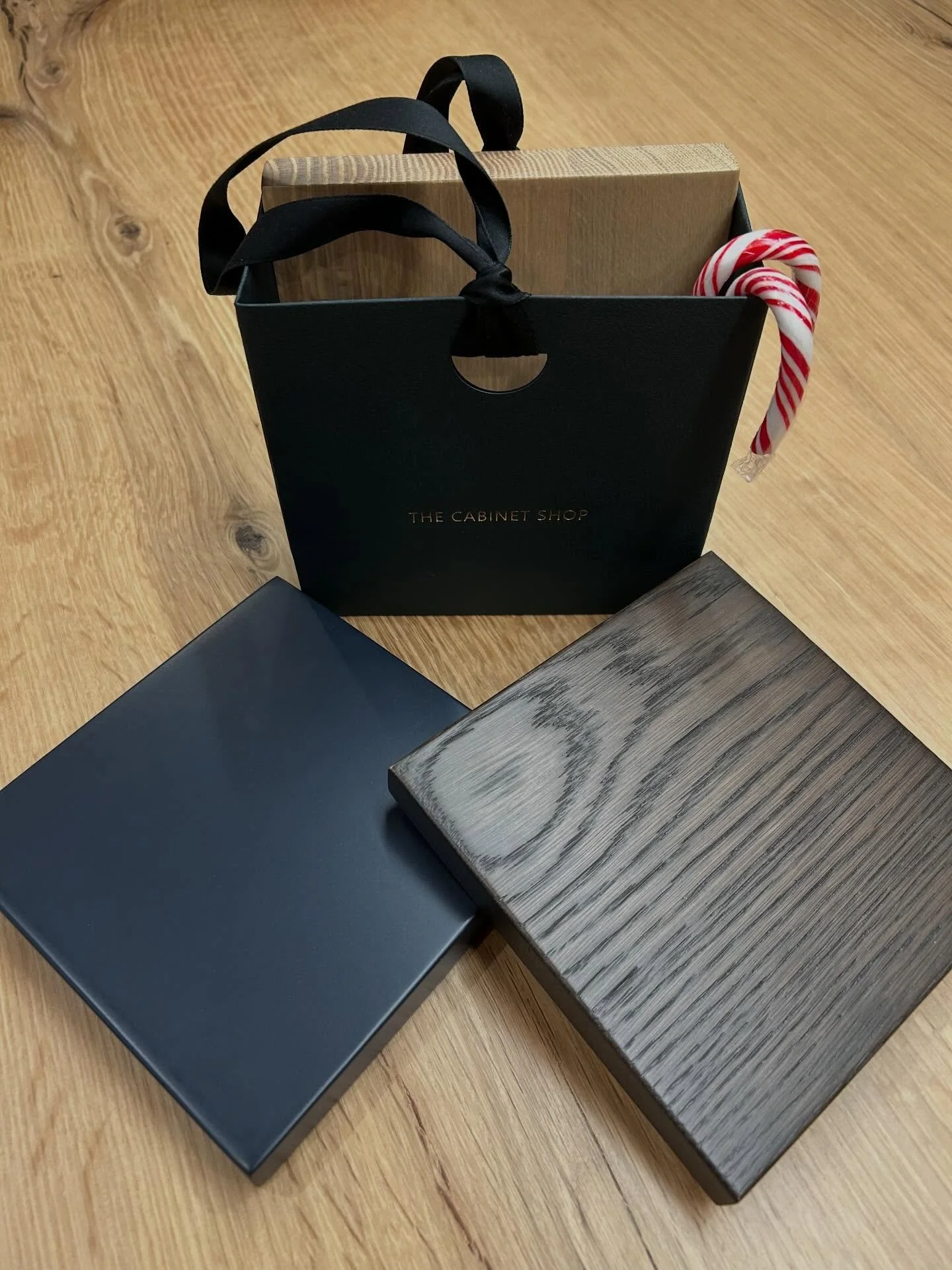 Our new, super cute, sample bags arrived! Just in time for Christmas!