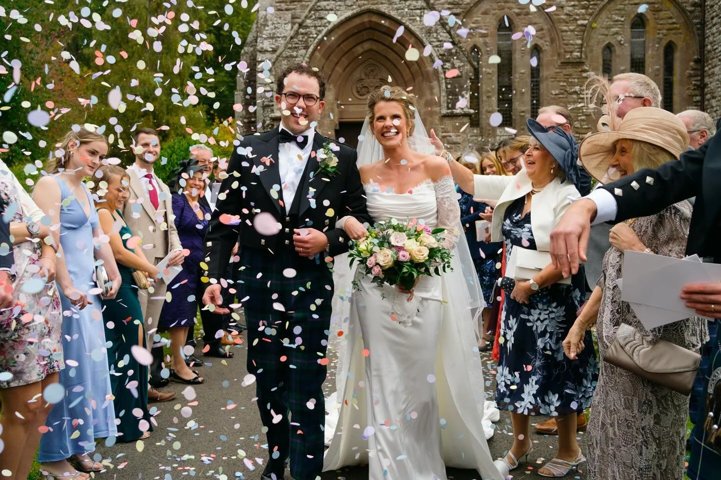 That just married feeling🤍💐 Confetti flying, smiles glowing and the celebrations just beginning✨
.
.
.
📸: @chrishenderson.co 
📹: @weeweddingfilms 
💐: @haysflowers 
💋: @jacquelynmcpheemakeup 
💇🏽&zwj;♀️: @gemmataylorhair 
.
.
. 
#drumtochtycast
