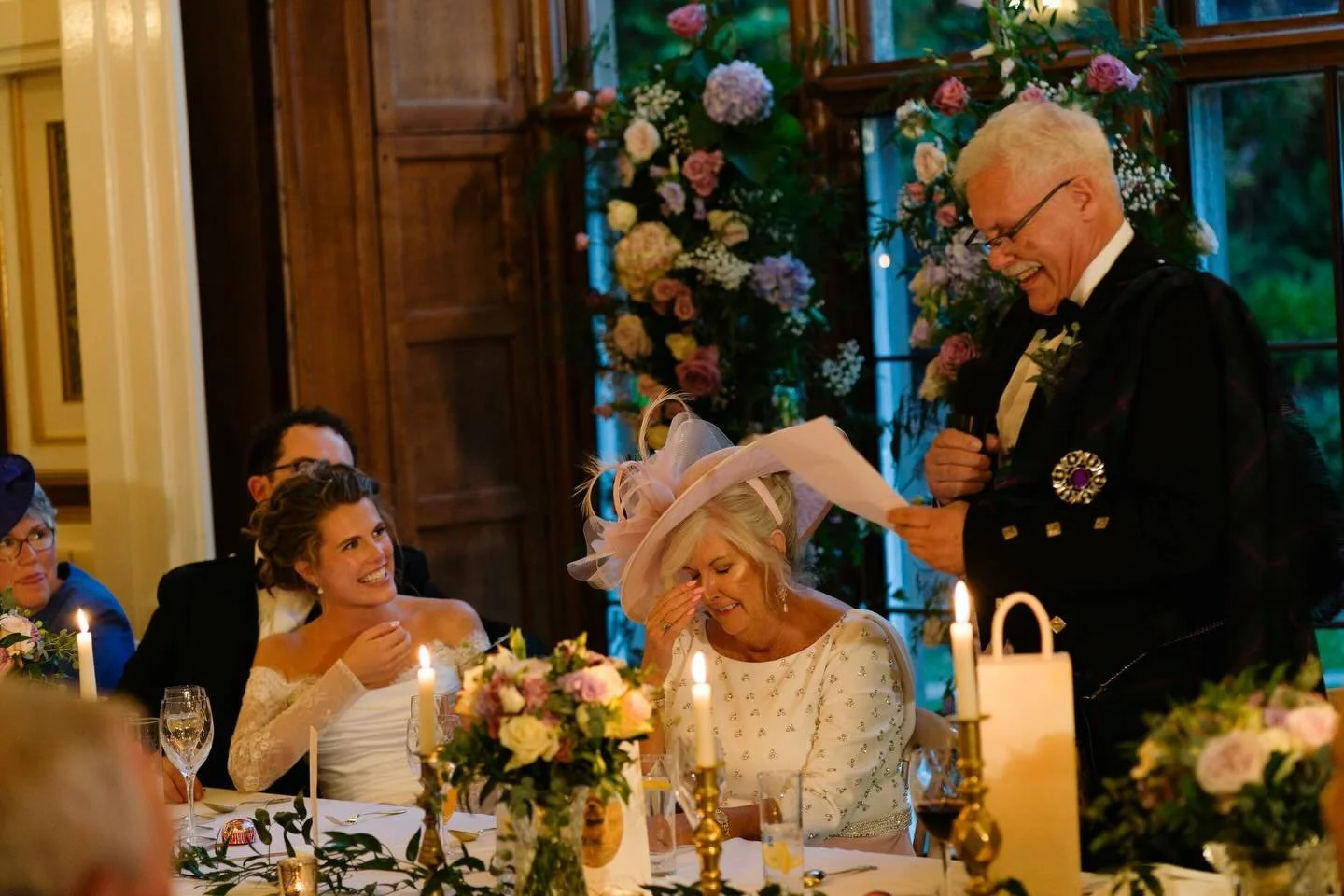All the emotions, all in one moment🤍
Father of the bride speech✨

.
.
.
📸: @chrishenderson.co 
📹: @weeweddingfilms 
💐: @haysflowers 
💋: @jacquelynmcpheemakeup 
💇🏽&zwj;♀️: @gemmataylorhair 
.
.
. 
#drumtochtycastle #weddingvenue
#scottishweddin