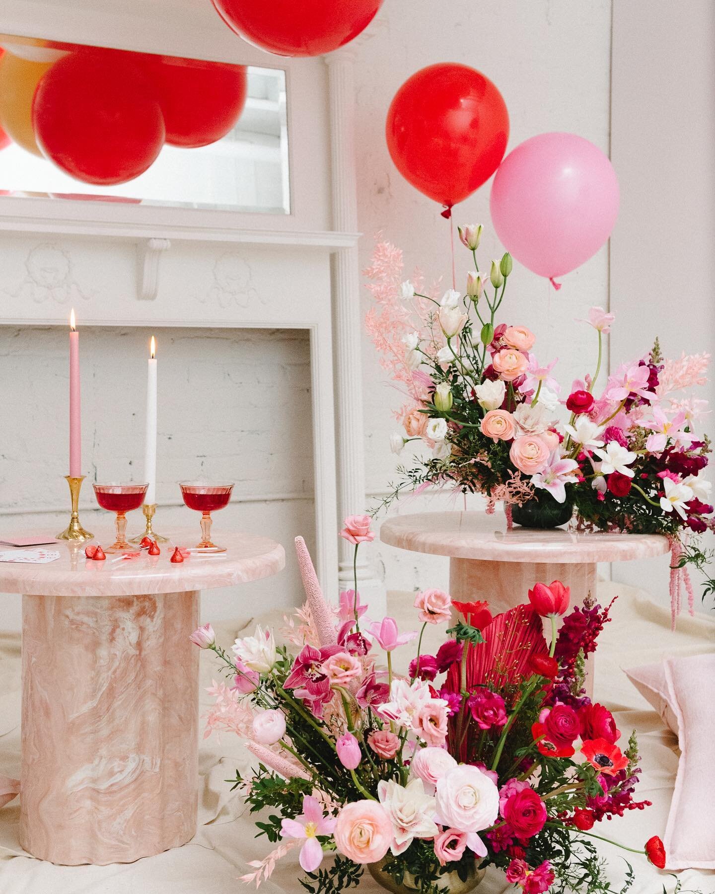 Happy V-Day!! I hope yours is full of love! 💖
Sneak peek of our vintage drop coming very soon 😉

✨@livingbycami
🎈@belloon.ca 
🌸@wildnorthflowers 
📷@sarahbostudio