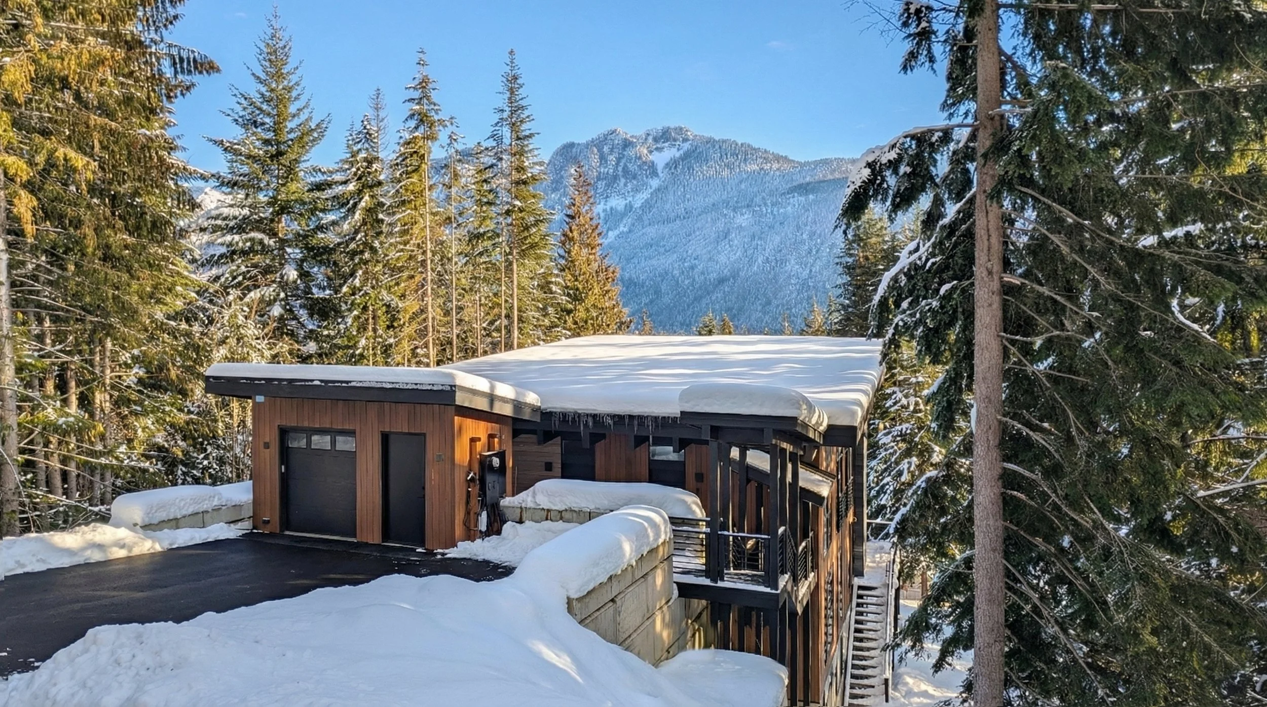 Mountain-Modern-PNW-Residential-Custom-Home-Design-Snoqualmie-Pass-WA-Exterior-Drive.jpg