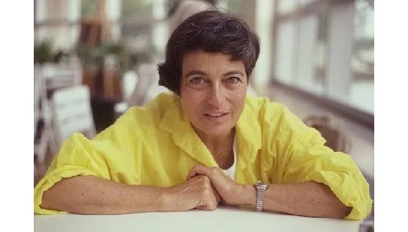 Photographer-Barbara-Crane-in-an-undated-photograph-via-Eleftheria-Lialios-instagram.jpg