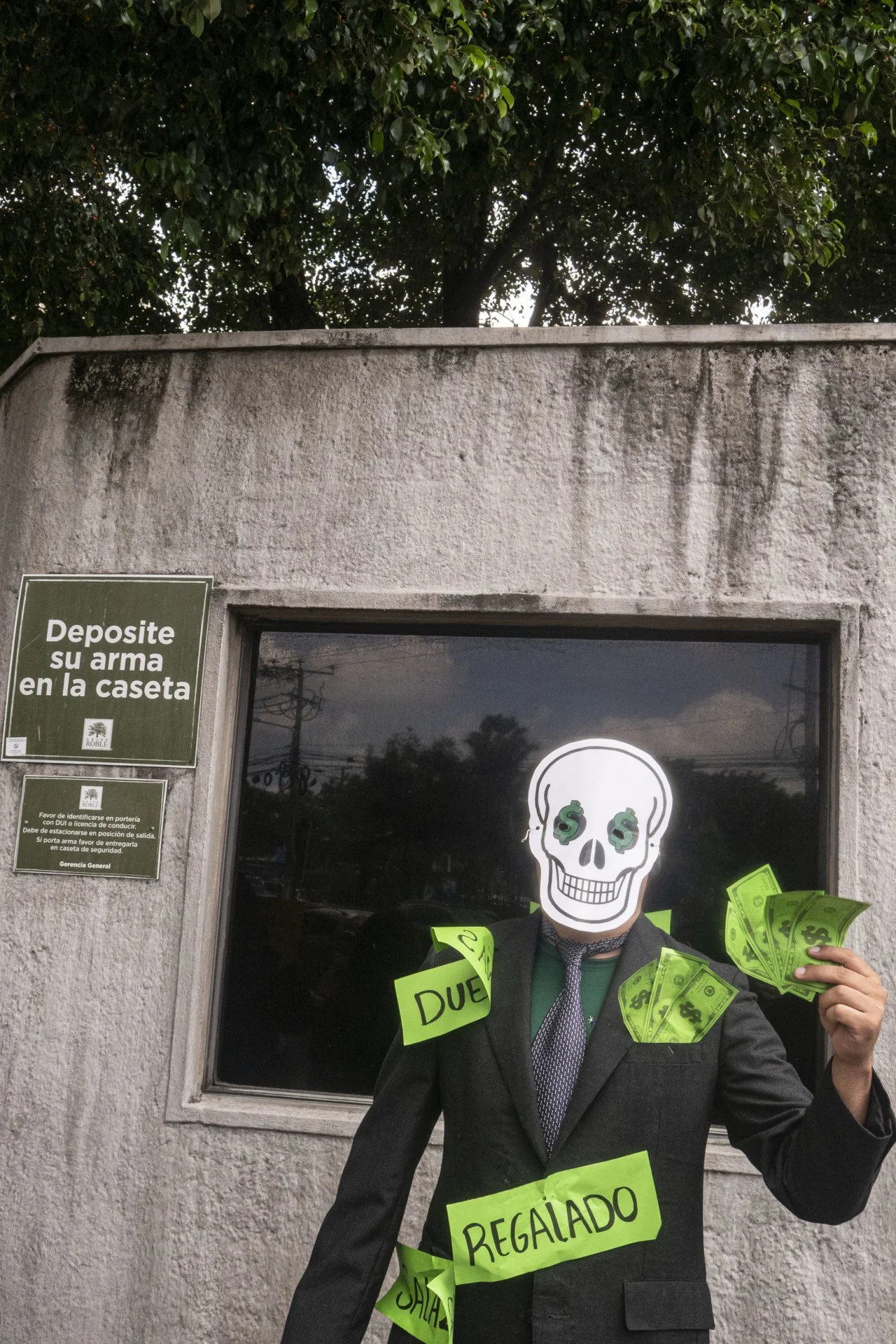 Deposite su arma en la castea