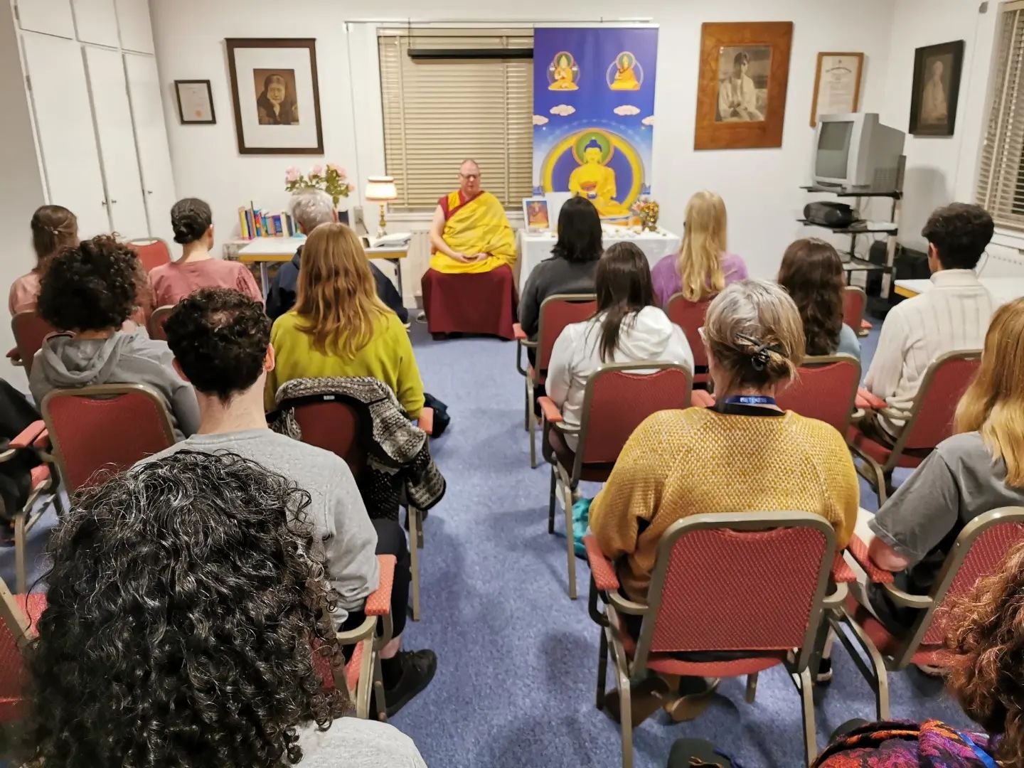 DHARMA RETURNS TO THE NETHERLANDS. Recently, KMC Oslo organized a well-attended and much-appreciated meditation weekend in Amsterdam, Netherlands. Gen Dragpa, the Resident Teacher at KMC Oslo in Norway, who is also a native Dutch speaker, led the wee