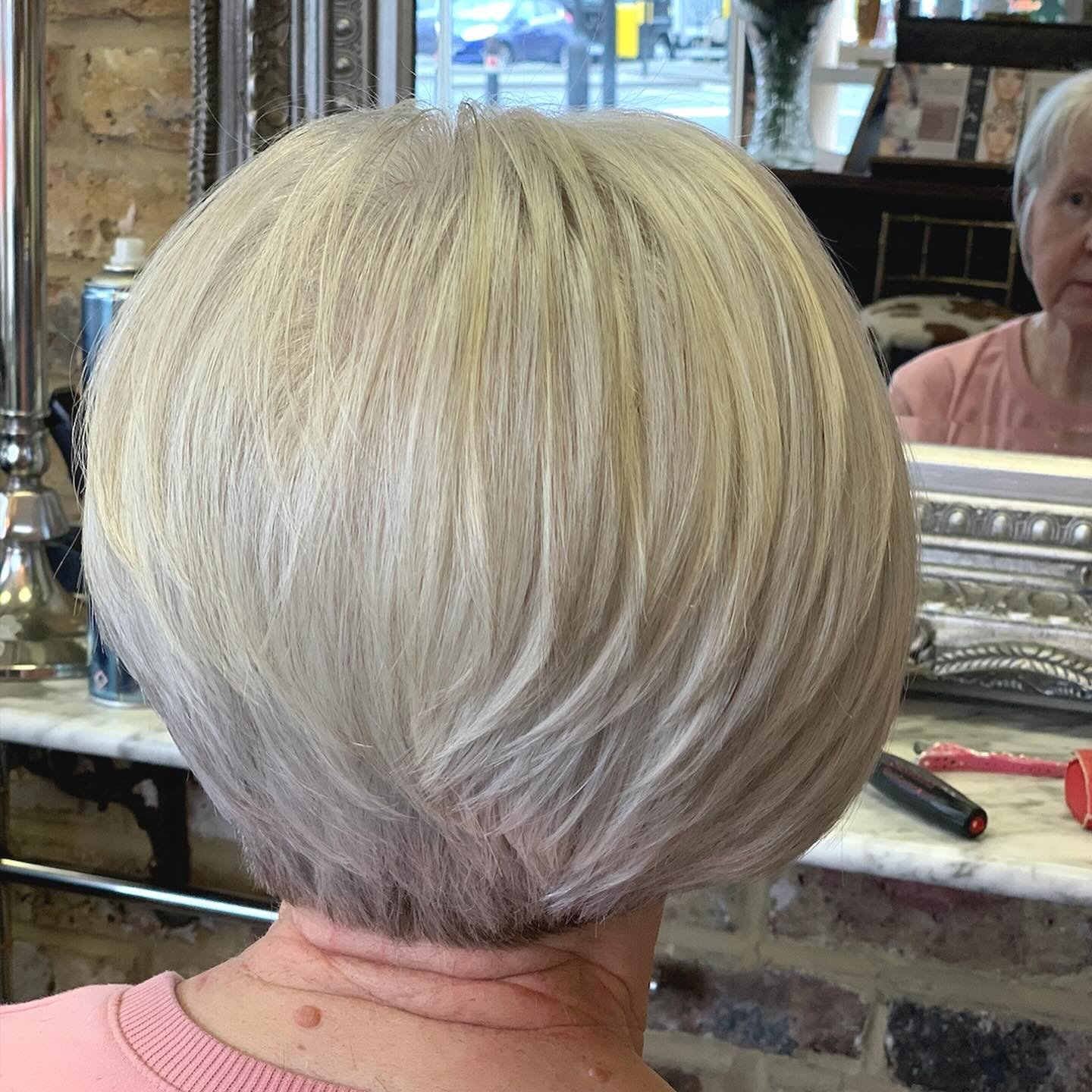 A classic silver bob cut for spring/summer 🤩 Who&rsquo;s also going for a bob cut this season? 👀🤍 Comment below!