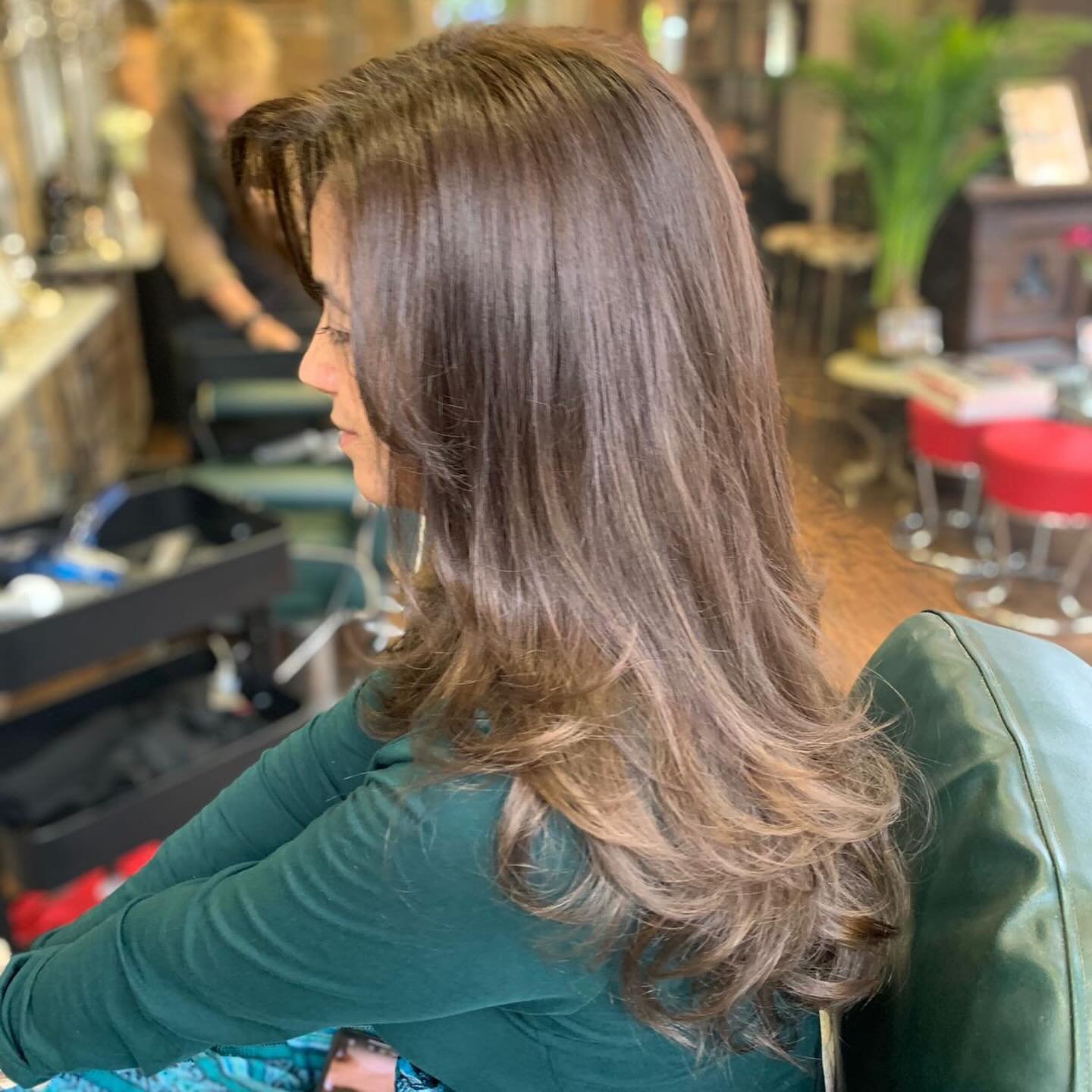 Get this look with bouncy silky ,smooth ,voluminous blow dry 😍