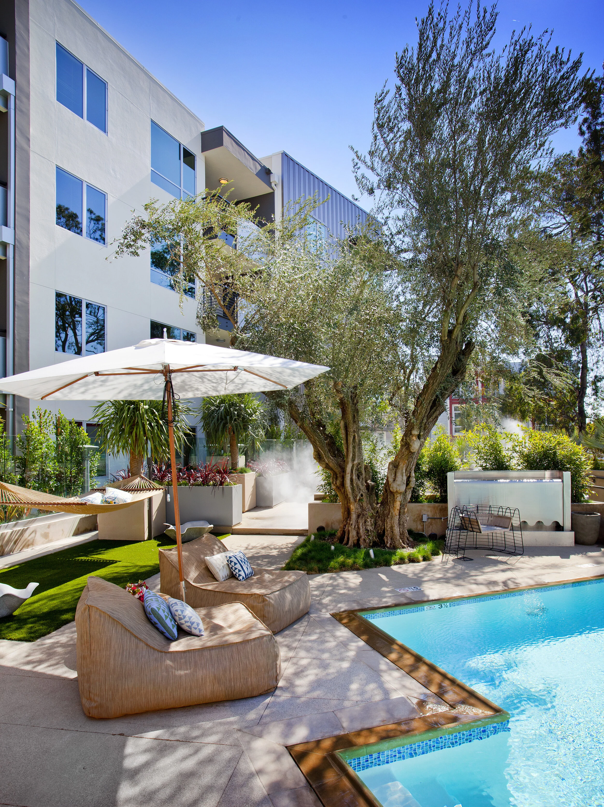 003_ICIS_POOL_02.jpg