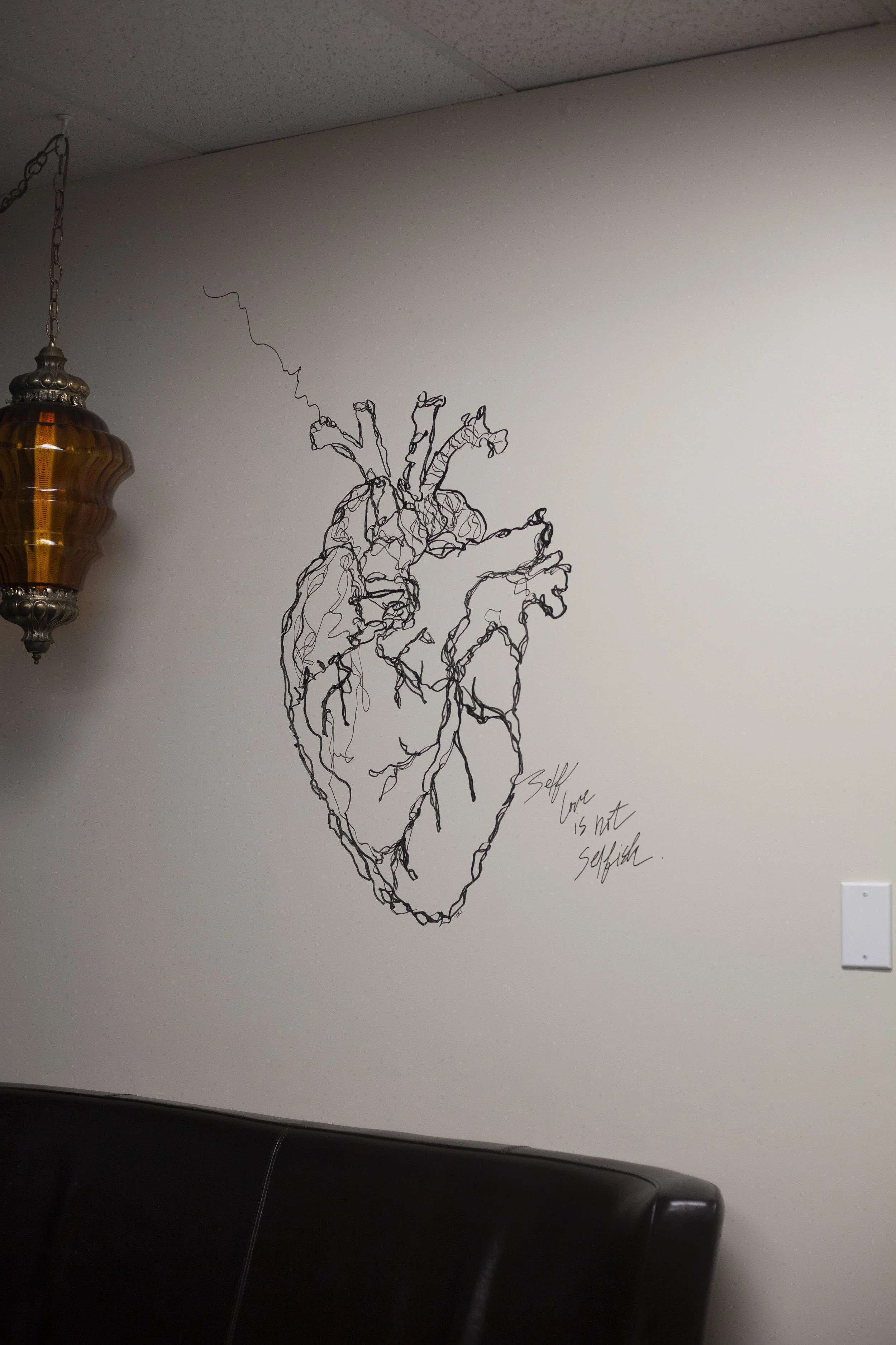 cori-maass-murals-commercial-camarillo-los-angeles-anatomical-heart-contour-drawing-minimal-interior.2jpg.jpg