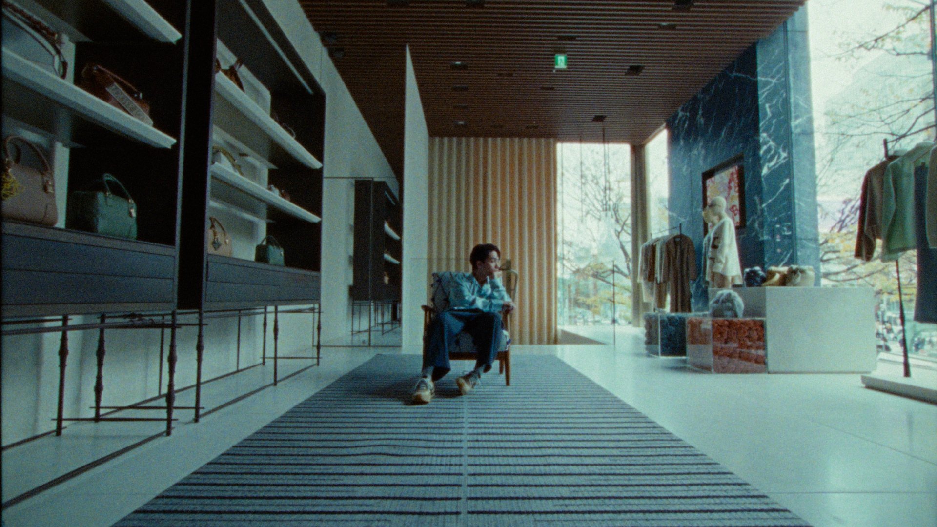 LOEWE_FINAL _XML.00_00_22_02.静止画042.jpg