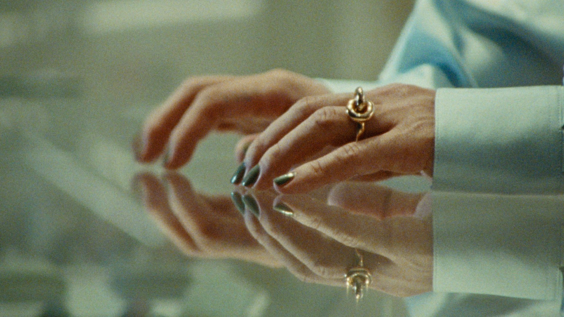 LOEWE_FINAL _XML.00_00_42_13.静止画039.jpg