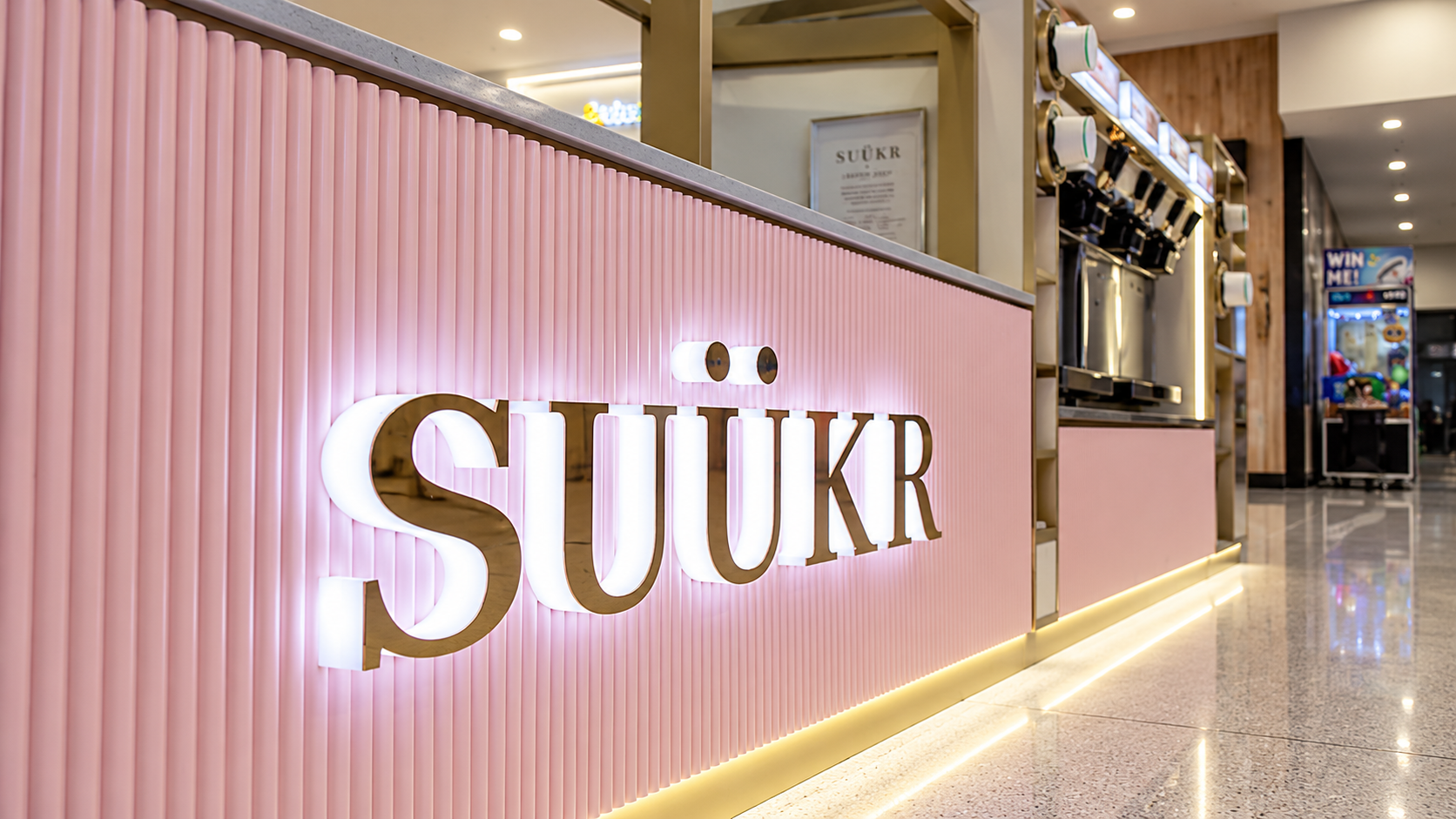 Suükr Kiosk in a Modern Mall.png