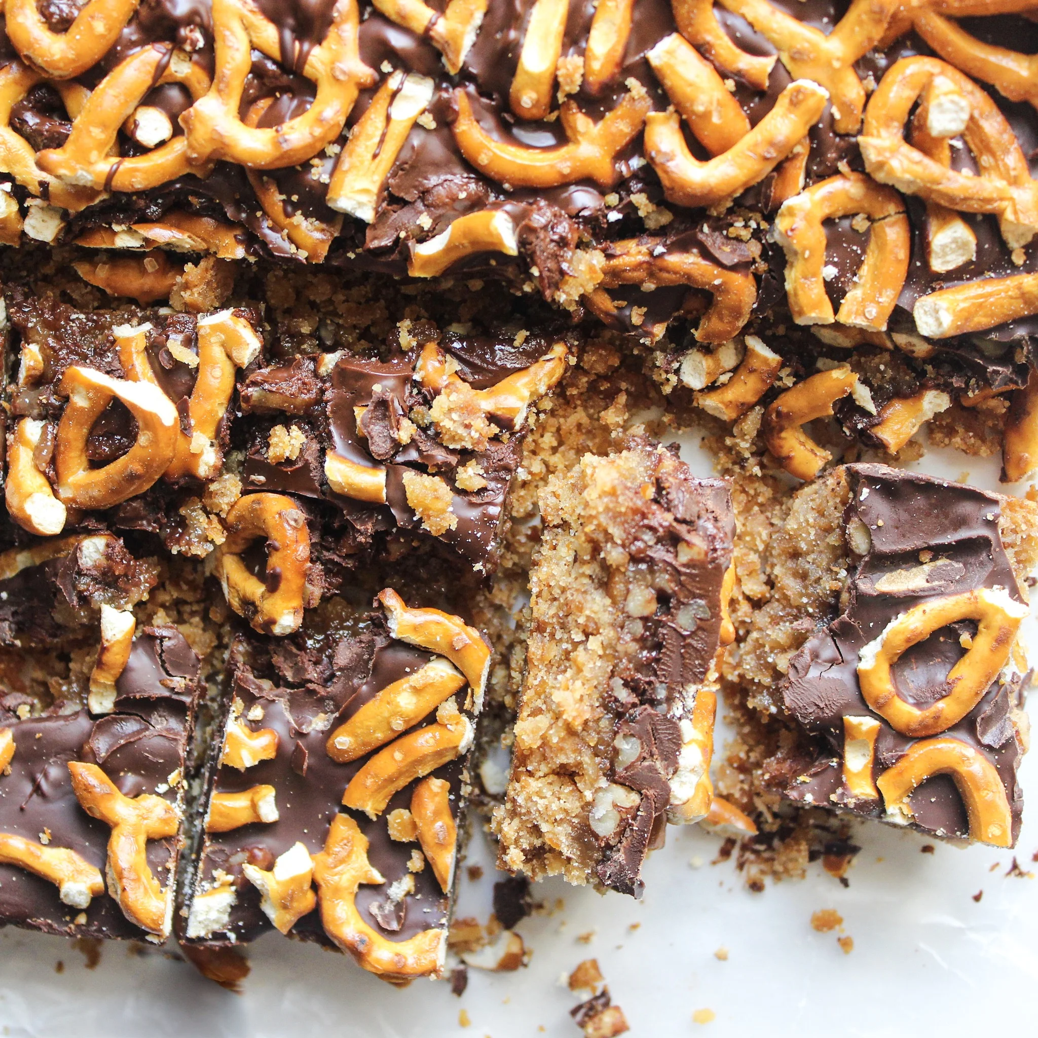 Chocolate Caramel Pretzel Bars — salt n sprinkles