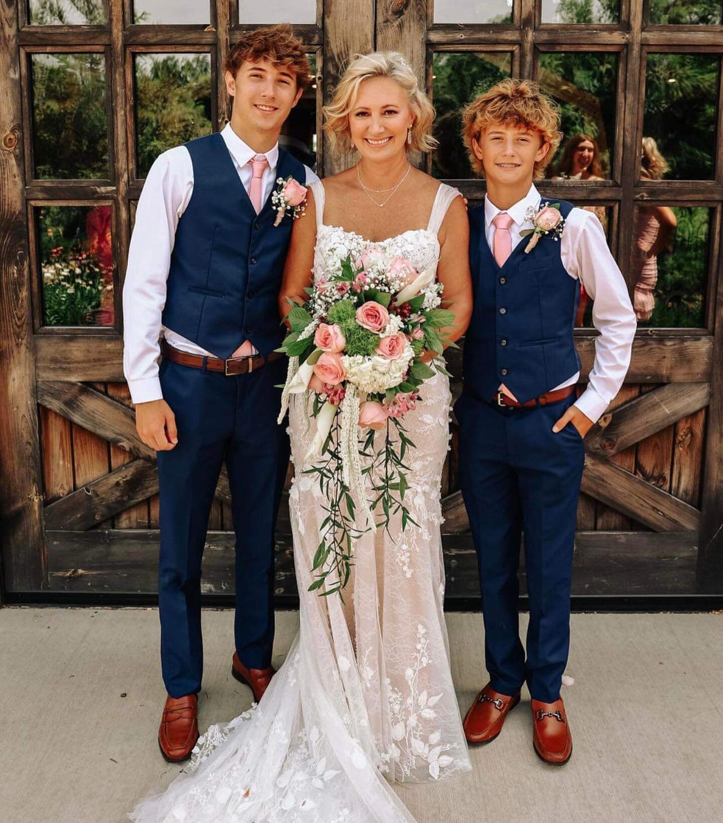 You all know I&rsquo;m a sucker for a boy Momma, our Bride BABE, Jennifer, and her two sweet, handsome boys 🩵🩵 lmk if you see anything more presh today 💌 #stephsbridebabe