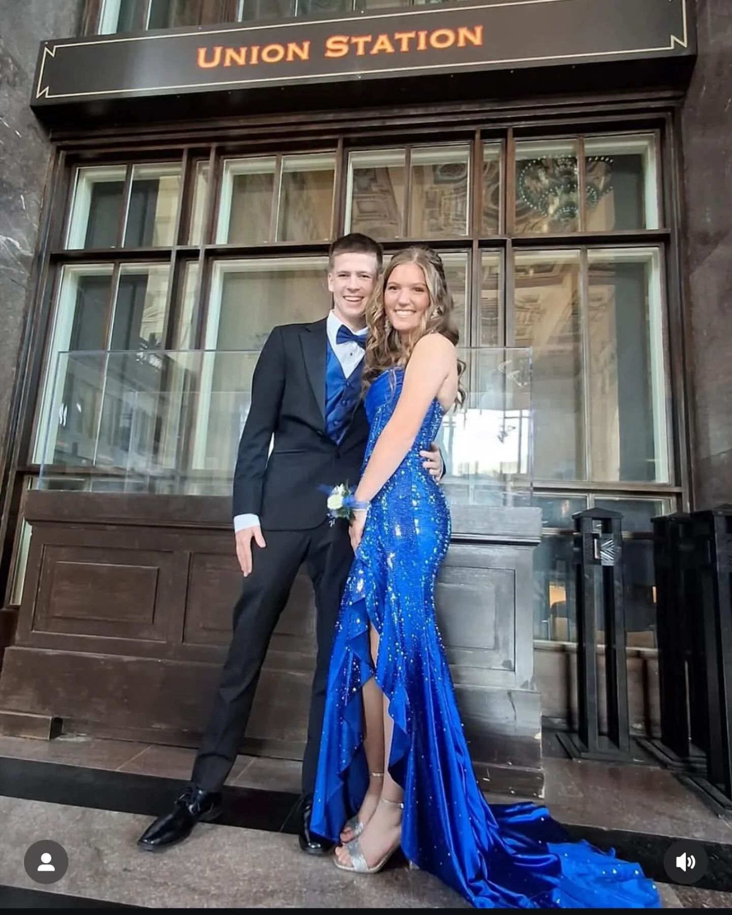Brenna you look amazingggg, hope you had the best time 💙💙💙 @brennaburns33 @sherrihill

#prom #prom2025 #kansascity #kcprom #stephsprombabe #stephspromkc #unionstation #sherrihill