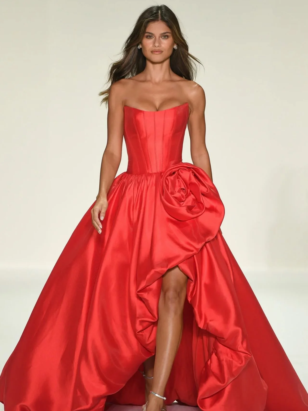 No appointments needed, shop Sherri this weekend @ Steph&rsquo;s 
Friday 10-6 &bull; Saturday 10-5 &bull; Sunday 1-5

#prom #kcprom #sherrihill #stephsprombabe #kcprom